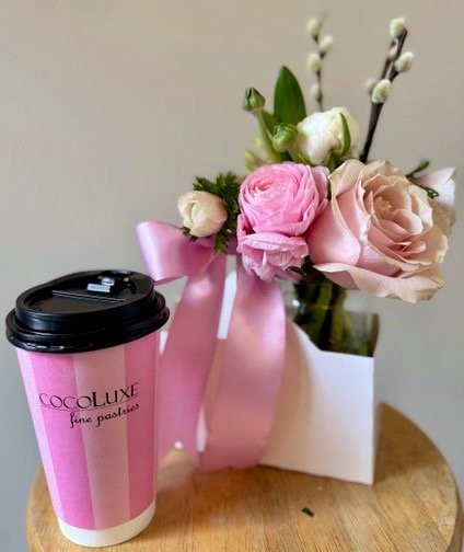 Last-minute Valentine's flowers? We&rsquo;ve got you! 💐💕 CocoLuxe has a limited number of gorgeous Laura Clare arrangements available for walk-ins! 🌸✨ Swing by early before they&rsquo;re gone!

And what&rsquo;s Valentine&rsquo;s Day without a litt