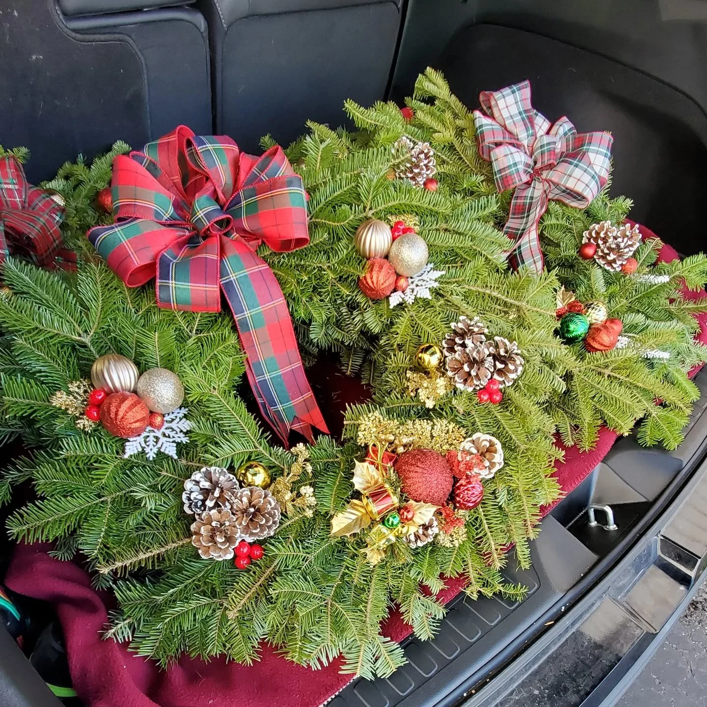 Picked up my gorgeous wreaths from @bergen_county_horse_rescue today!  Last day to order is Wed, Dec 3rd!
