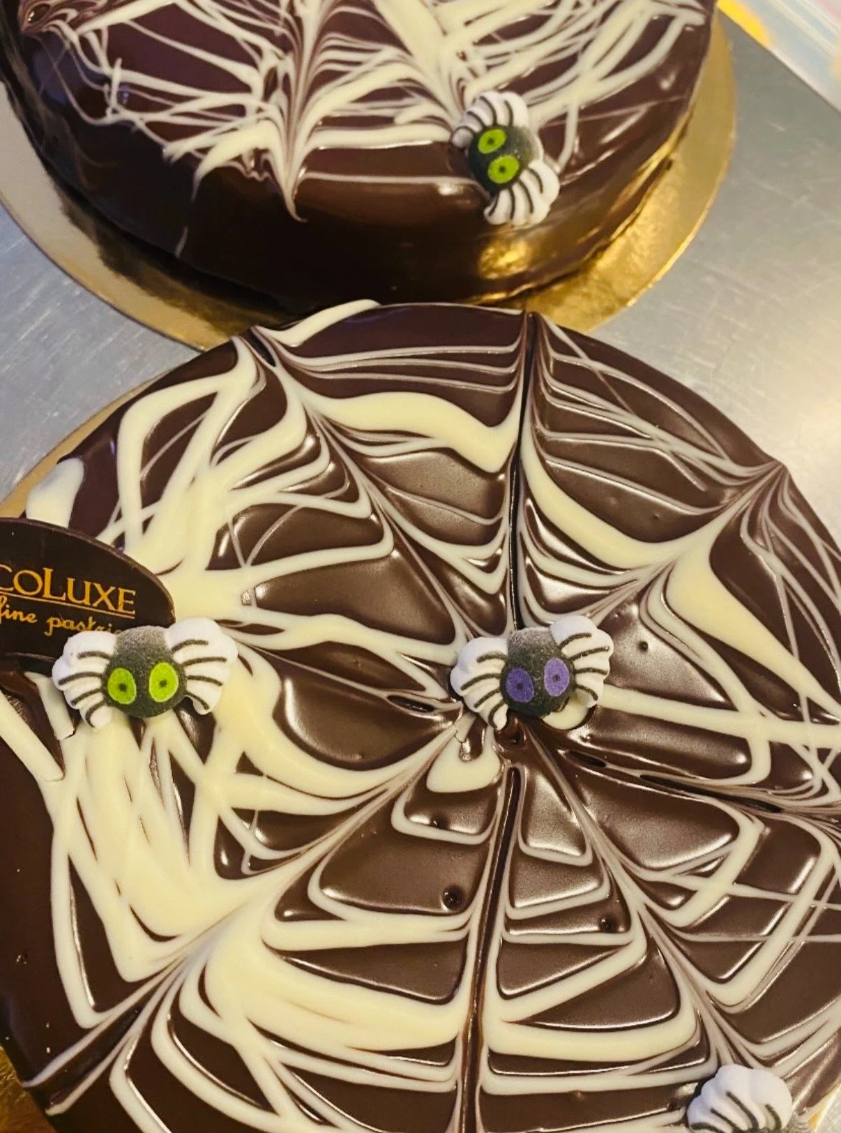 🎃 Happy Halloween! Sweet, spooky, and just a little ghostly &mdash; stop by for our festive cakes, cupcakes and cookies! No tricks, just treats! 💜🧁👻

#CocoLuxe #NJBakery #HalloweenTreats #SpookySweets #HalloweenDesserts