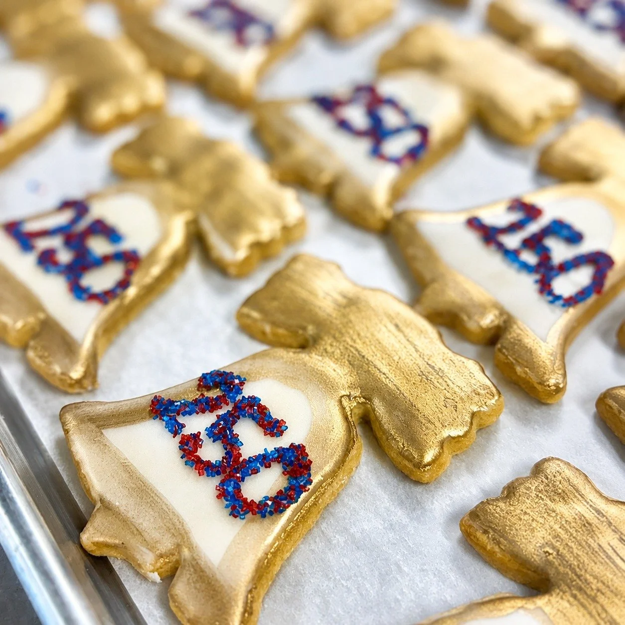 🇺🇸 Sweeten your Fourth of July! ❤️🤍💙

Celebrate with our festive 250 Bell Painted Sugar Cookies and Cream Cheese Swirled Brownies&mdash;made fresh and perfect for your holiday celebrations! ✨

Be sure to stop by and grab yours before the holiday!