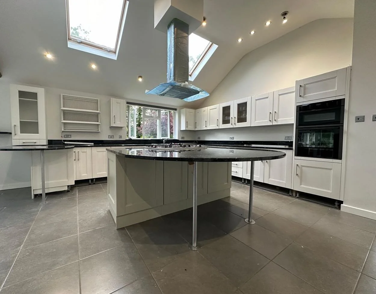 Lighter and brighter 💫

One of the resprays finished last week, transforming and brightening this openplan space for a fresh new clean look 🤍

#kitchenspraying #kitchensprayers #soraypainters #kitchenrespray #kitchenrenovation
