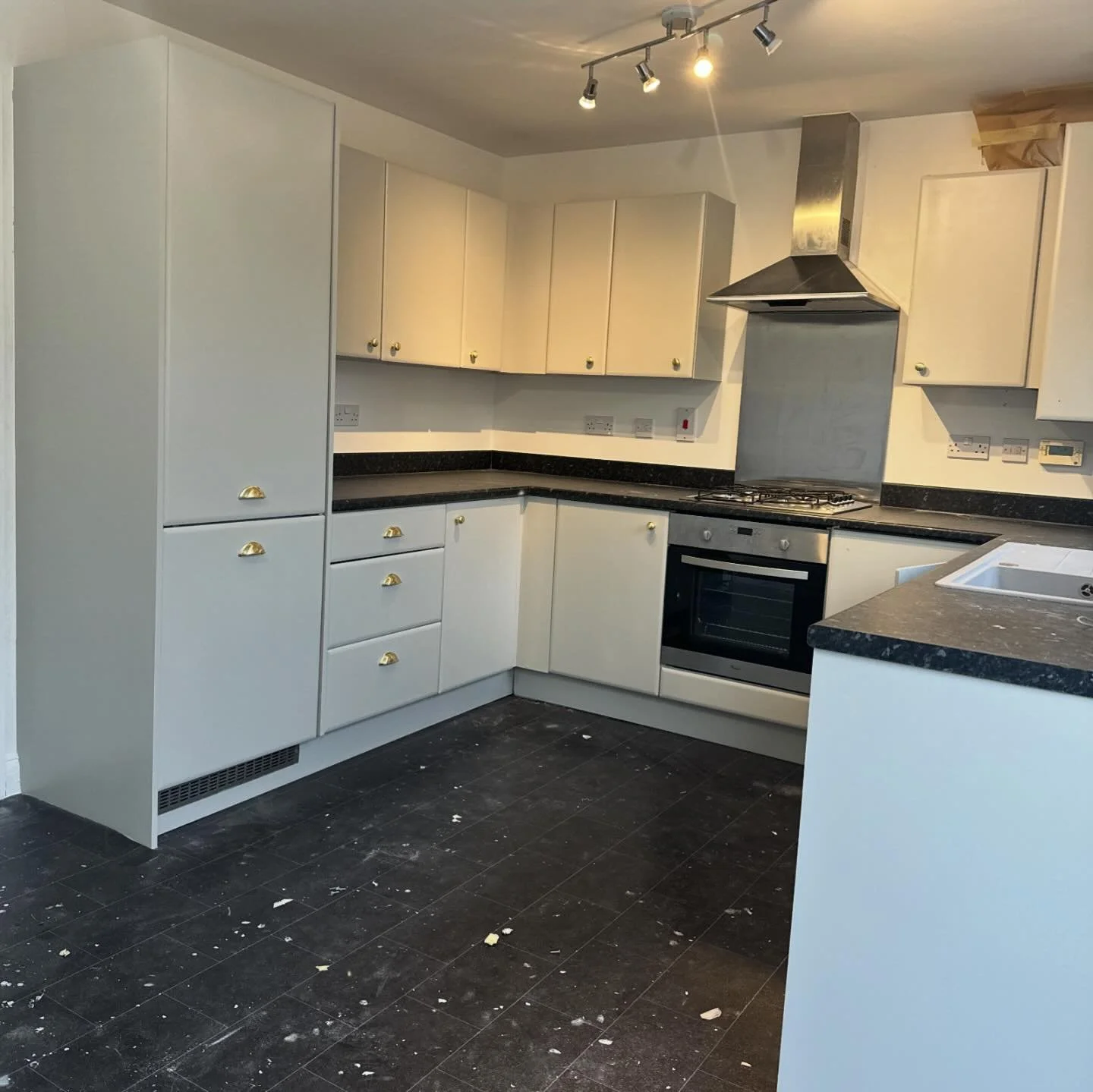 Thinking of moving? 🏡

A great idea to save thousands is to respray an existing kitchen, this customer&rsquo;s first action was to respray the kitchen, personalising it them. 

Colourmatched to &lsquo;Grey 03&rsquo; by Lick

#kitchenspray #kitchenre