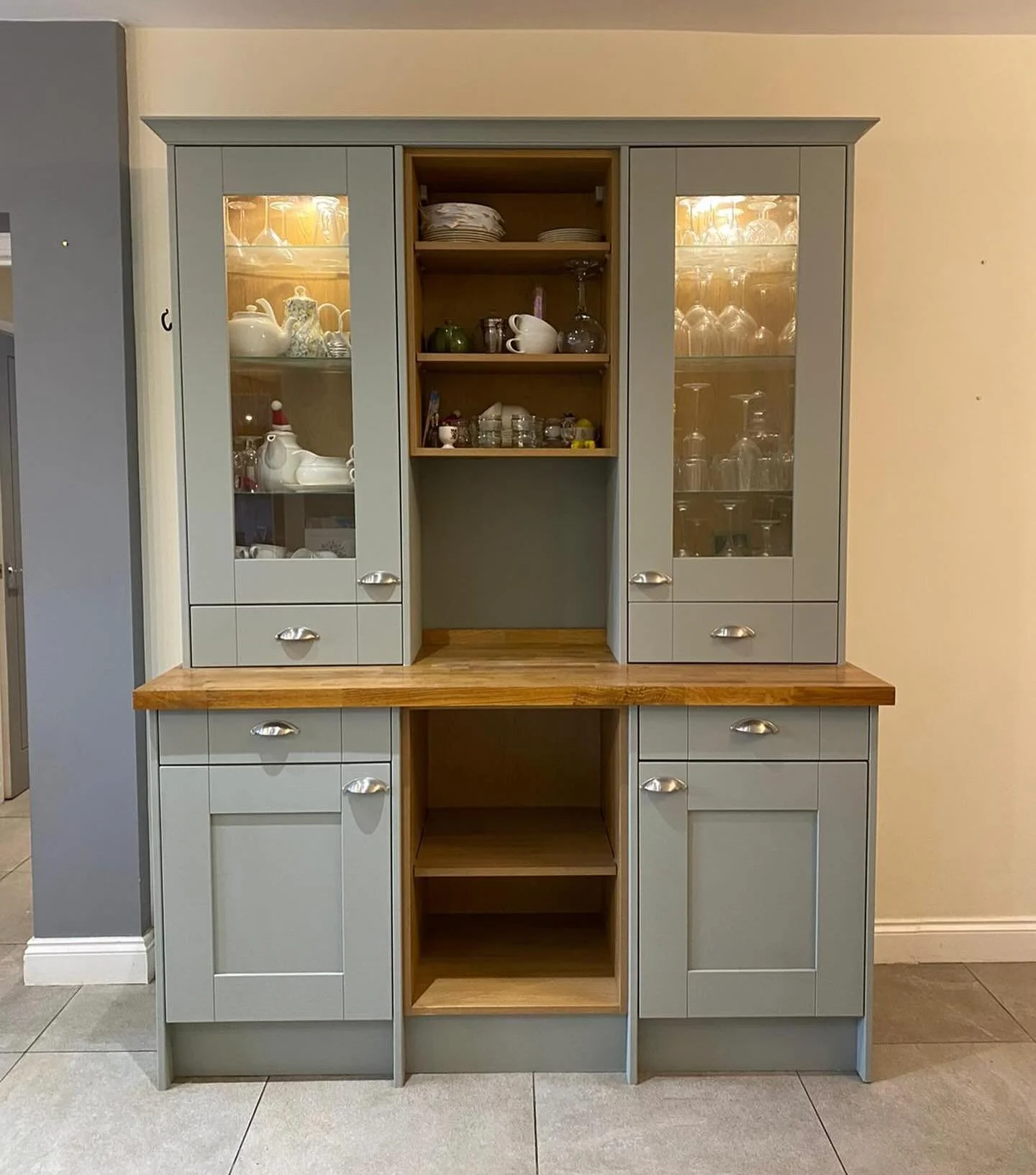 Oval Room Blue 🩵

Two customers in the last week have chose &lsquo;Oval Room Blue&rsquo; by Farrow&amp;Ball for their kitchen resprays. We think it may be our new favourite blue 😍

#kitchenspray #kitchensprayers #spraypaintershertfordshire #kitchen
