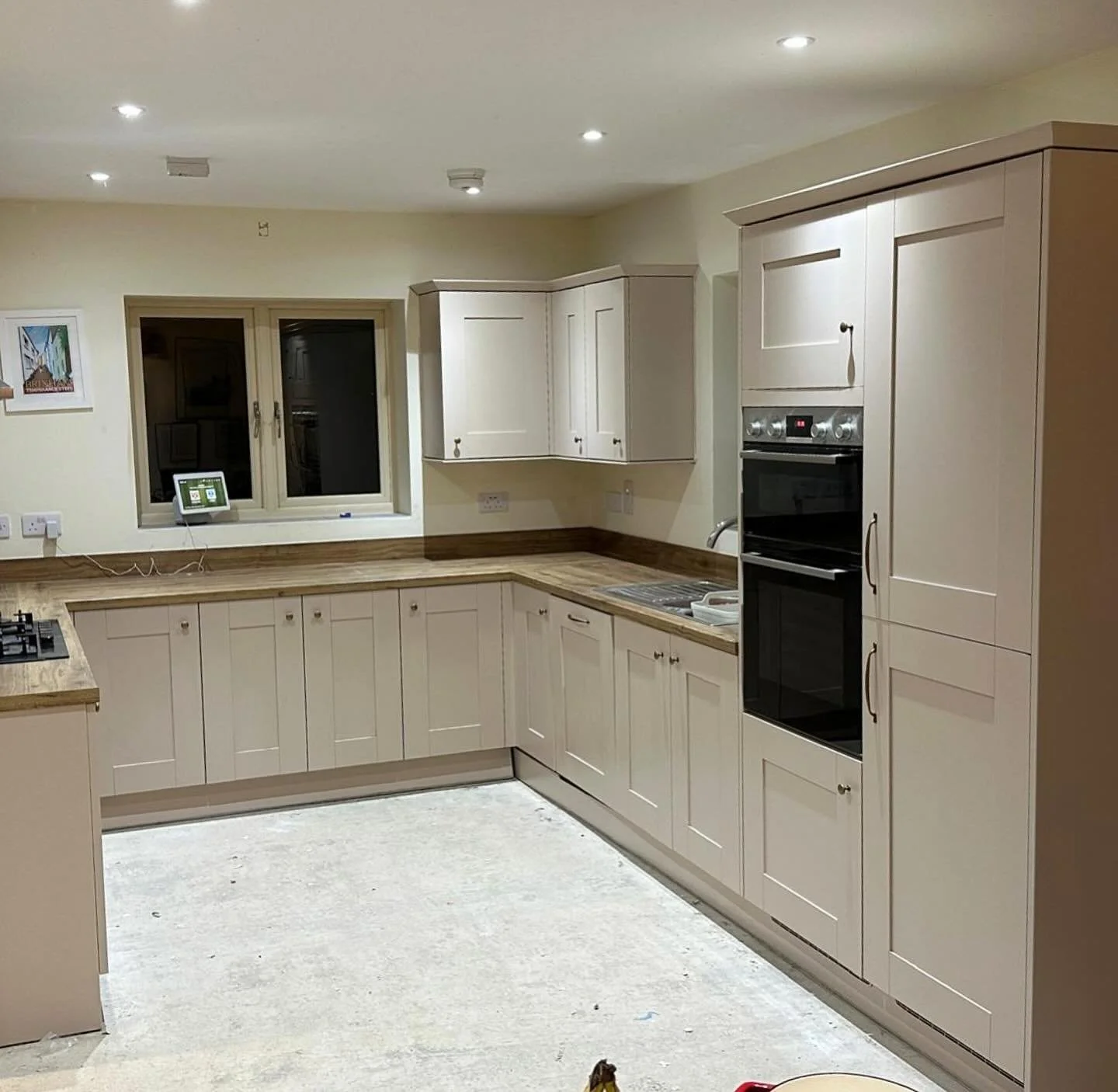 Add elegance &amp; your personal touch to your kitchen with a respray. Choose from over 200,000 colours to make your kitchen a one off. 

Colourmatched to Farrow &amp; Ball &lsquo;Setting Plaster&rsquo;

#kitchenspray #kitchenrespray #kitchensprayers