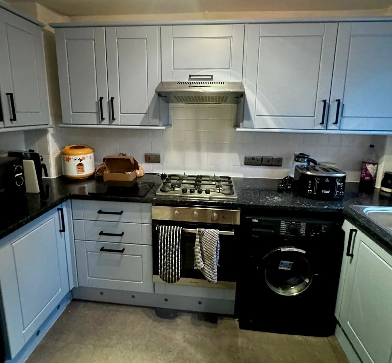 Full Kitchen makeover 💫♻️

Don&rsquo;t be fooled by Rightmove photos! This kitchen had both flaking paint and failing wraps. 

- Splash back tiles sprayed white✅
- Wraps on doors removed ✅
- Handle holes filled and new ones drilled ✅
- Kitchen respr