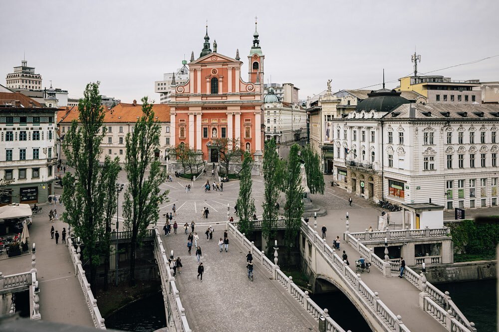 Slovenia ❤️. Put this beautiful country on your travel list!  It is breathtaking from every angle.
&bull;
&bull;
&bull;
&bull;
&bull;
 #madewithmastin #clickinmoms #clickpromaster #clickmagazine #lookslikefilm #mastinlabs #yourshotphotographer #themi