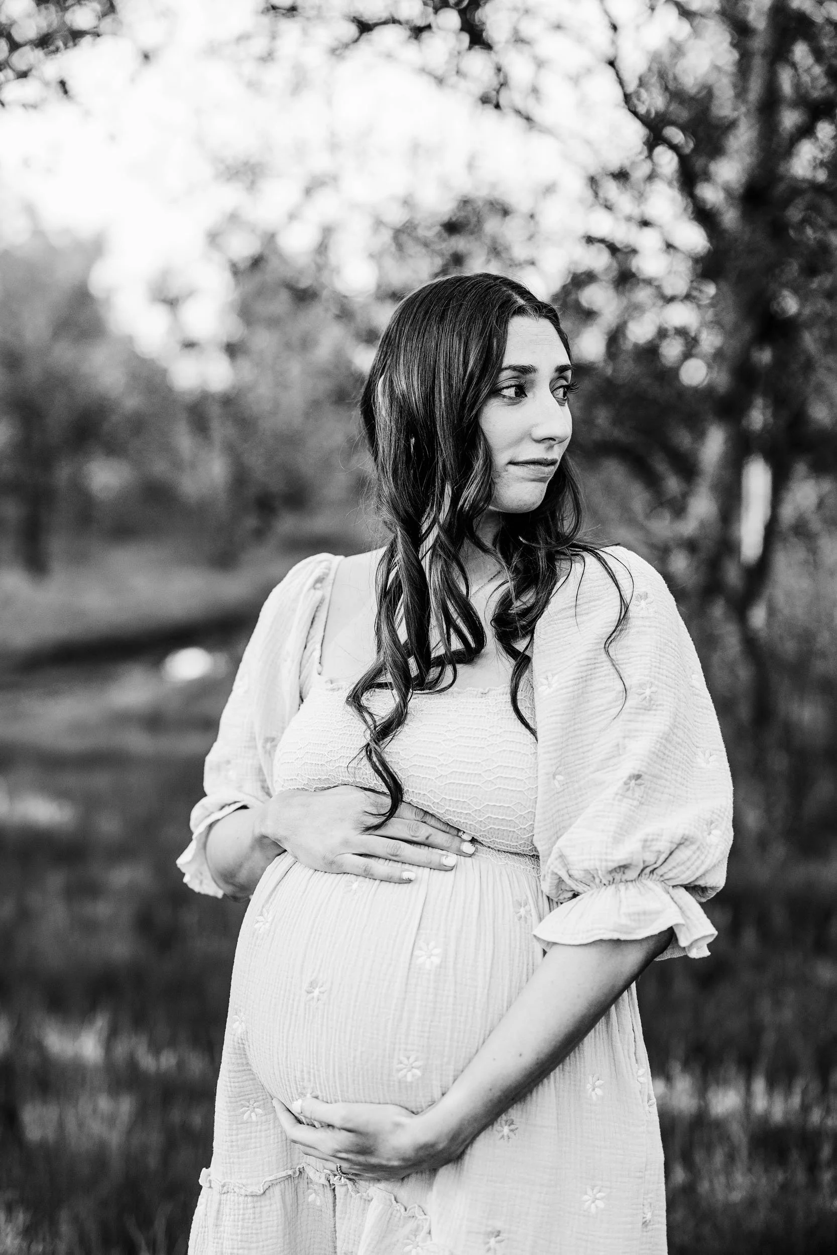 A classy and timeless maternity portrait of a mother taken by Roseville maternity photographer Amy Wright