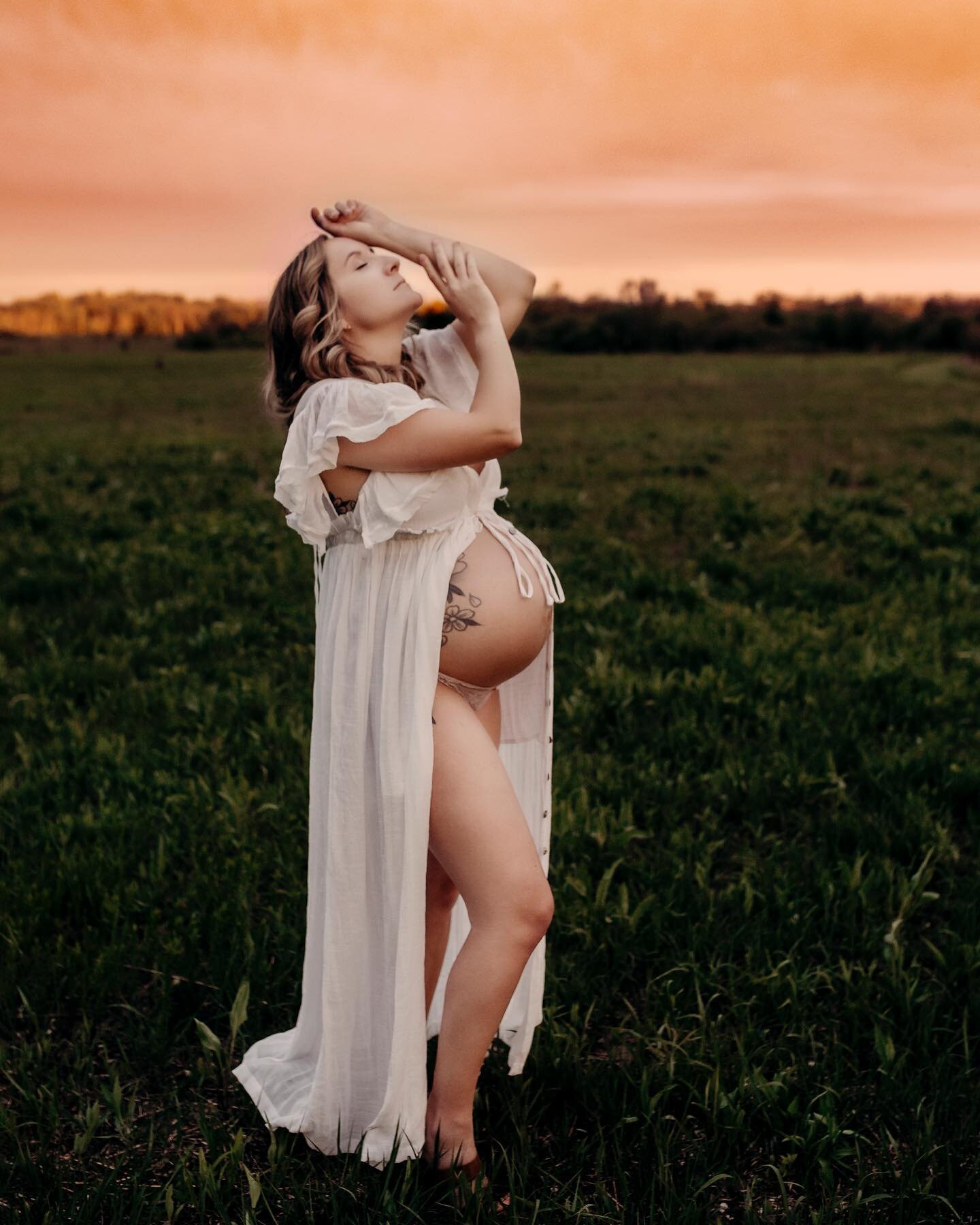 Doing this maternity session last night got me thinking-I probably should to my own at some point here! When do I suggest people do their maternity session? Around 30 weeks is ideal. Sometimes that doesn&rsquo;t always work out (this session she was 