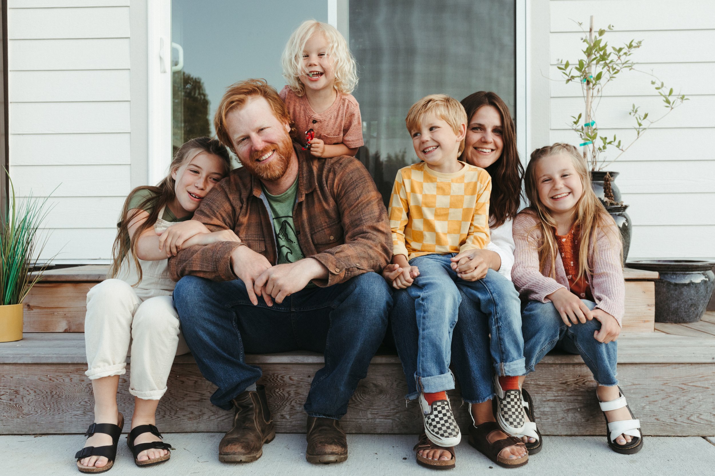  family session at home in anacortes, in skagit county, cranberry lake 