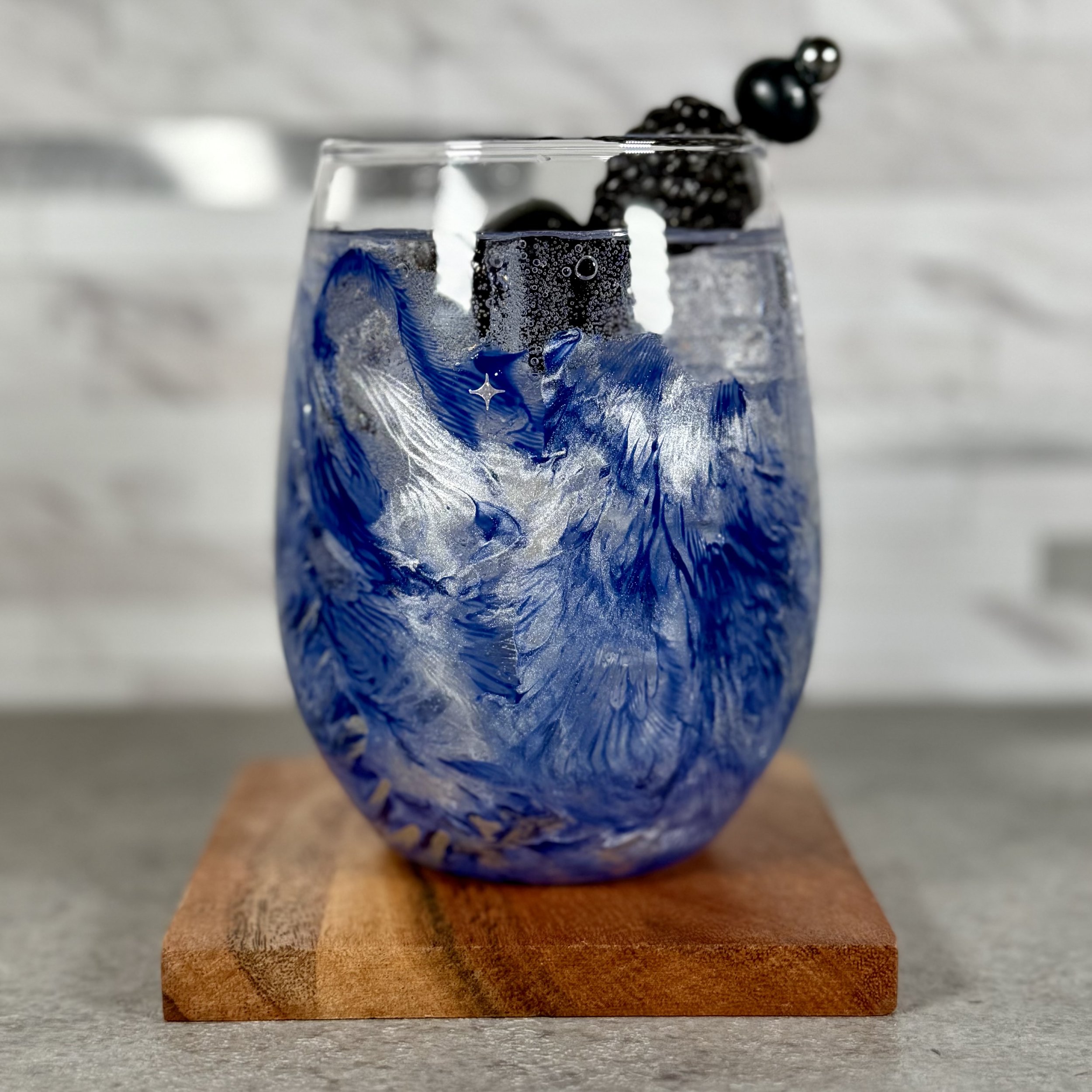 The North Star State Wine Glass