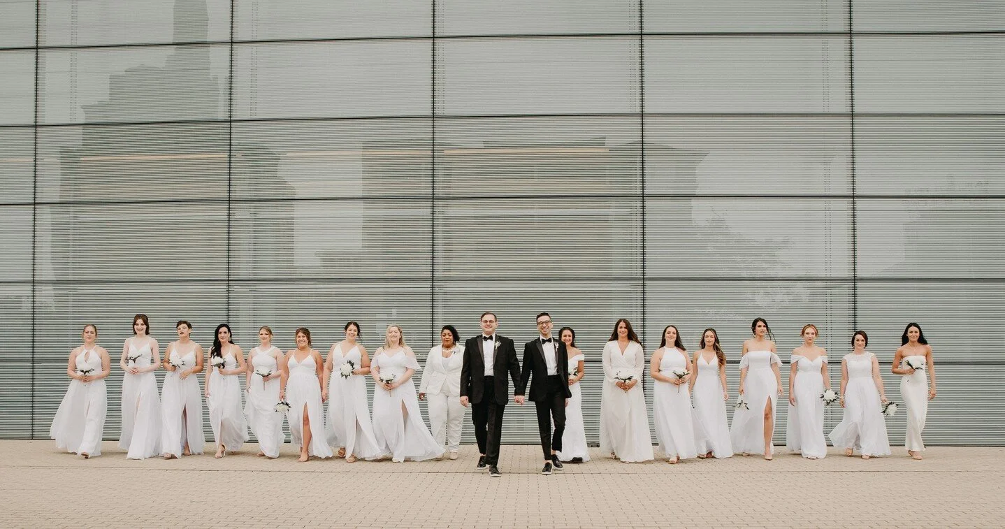 Brett and Joey's wedding party was so big I had to change the format to "Instagram Landscape" in order to fit them all into this post, lol! 
However, I happen to also really love big wedding parties, so I'm okay with that!