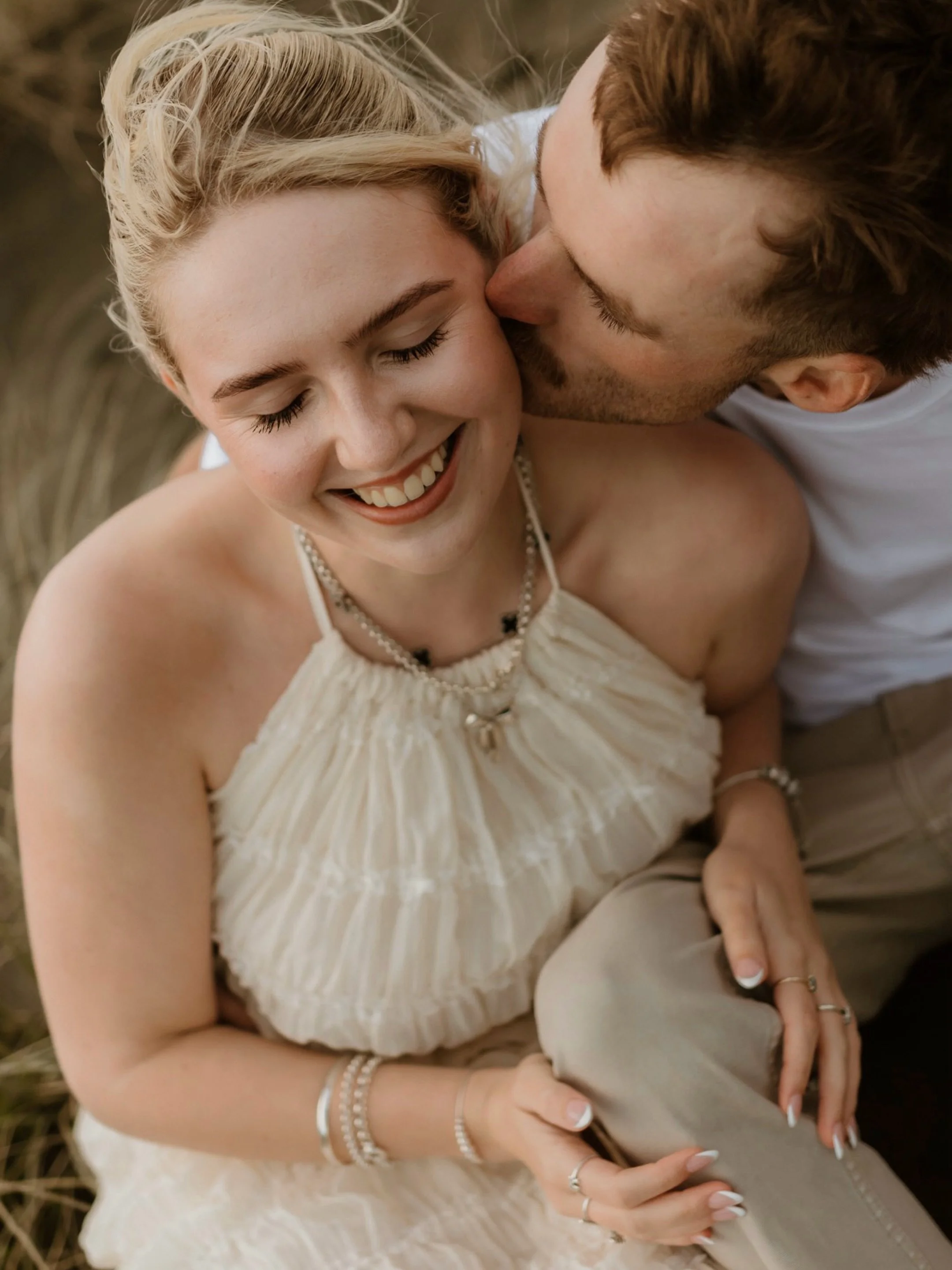 How gorgeous are these two souls 🤍 Warmer days are here, and the Karioitahi Sessions are well and truly back! Rain or shine, this special spot never fails to put on a show 🌊✨

#aucklandphotographer #nzphotography #aucklandphotography