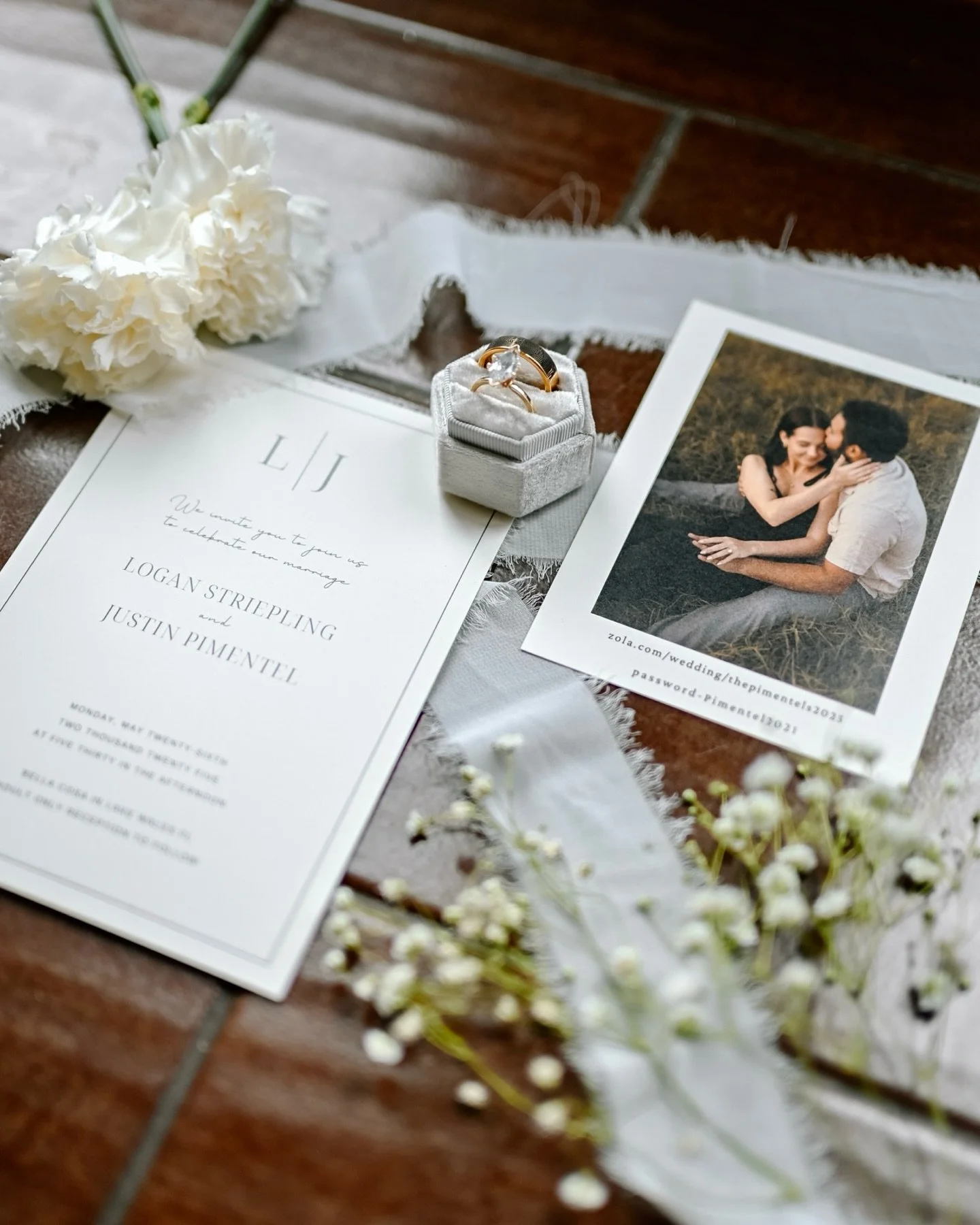 Every detail tells a story. Capturing the little moments that make your day unforgettable! 💍💐

Venue: @bellacosaweddings 
Photography: @dahrenphotography 
Planner: @bustleandbloomweddings 
Florist: @rosehavenfloral 

#tampaweddingphotographer #tamp