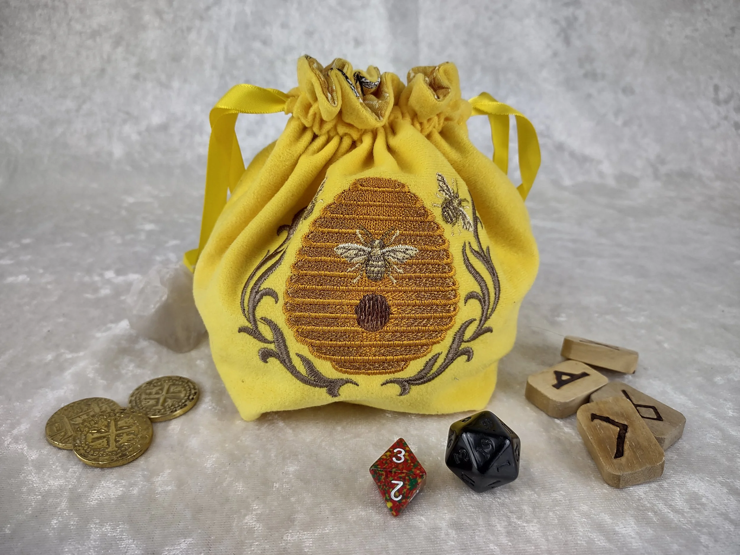 Beehive  Embroidered Stand Up Dice Bag