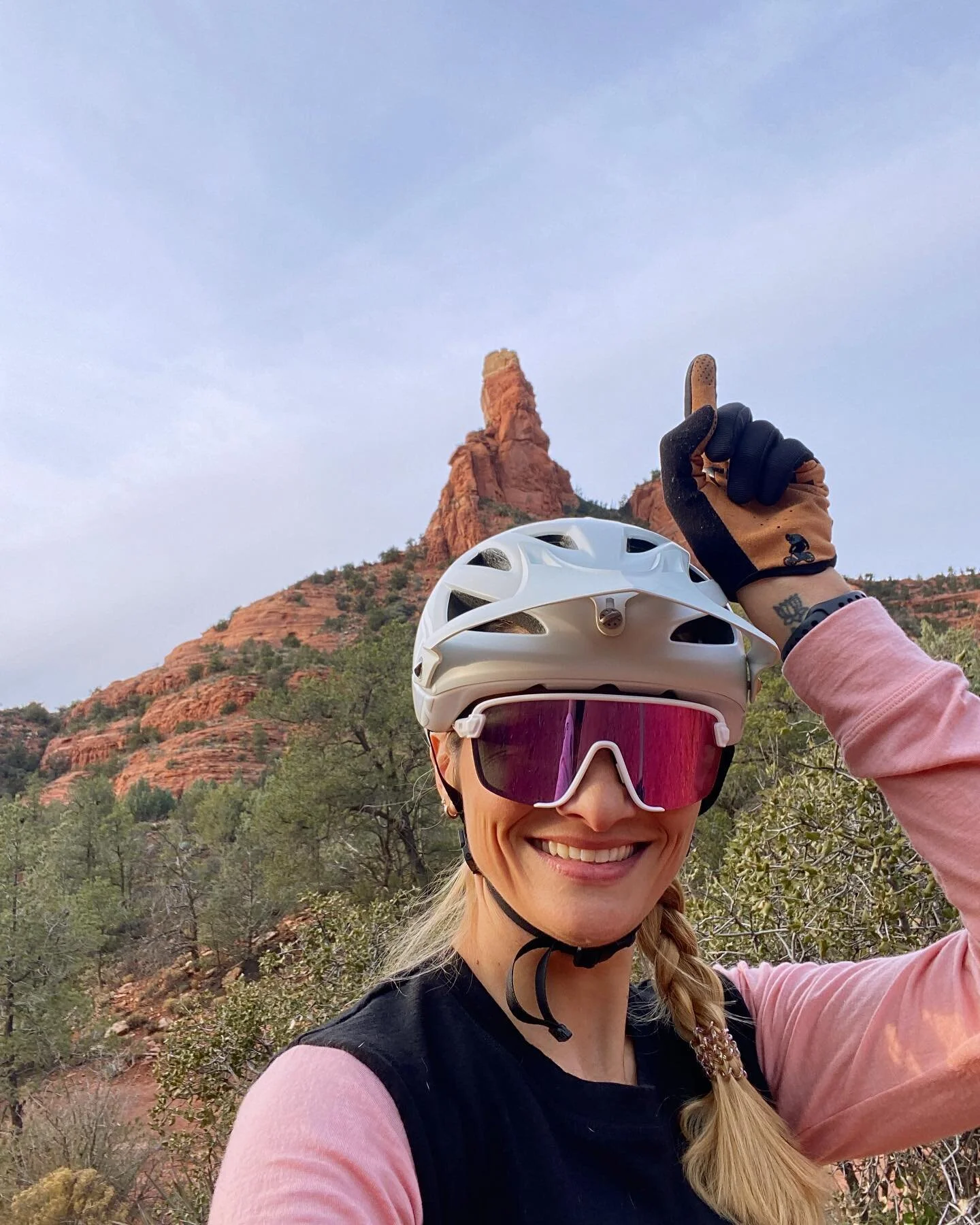 I'm not weird, I'm limited edition 😻

#AgnesEverywhere #mtbyogi #ridebikesbehappy #teammanos #shredly #shredlyadventures #adventureinstyle #rideeveryday #liveexhausted #mtbaz #shredona #mtblifeandadventure #bikelikeagirl #morewomenonbikes #mtbcoach 