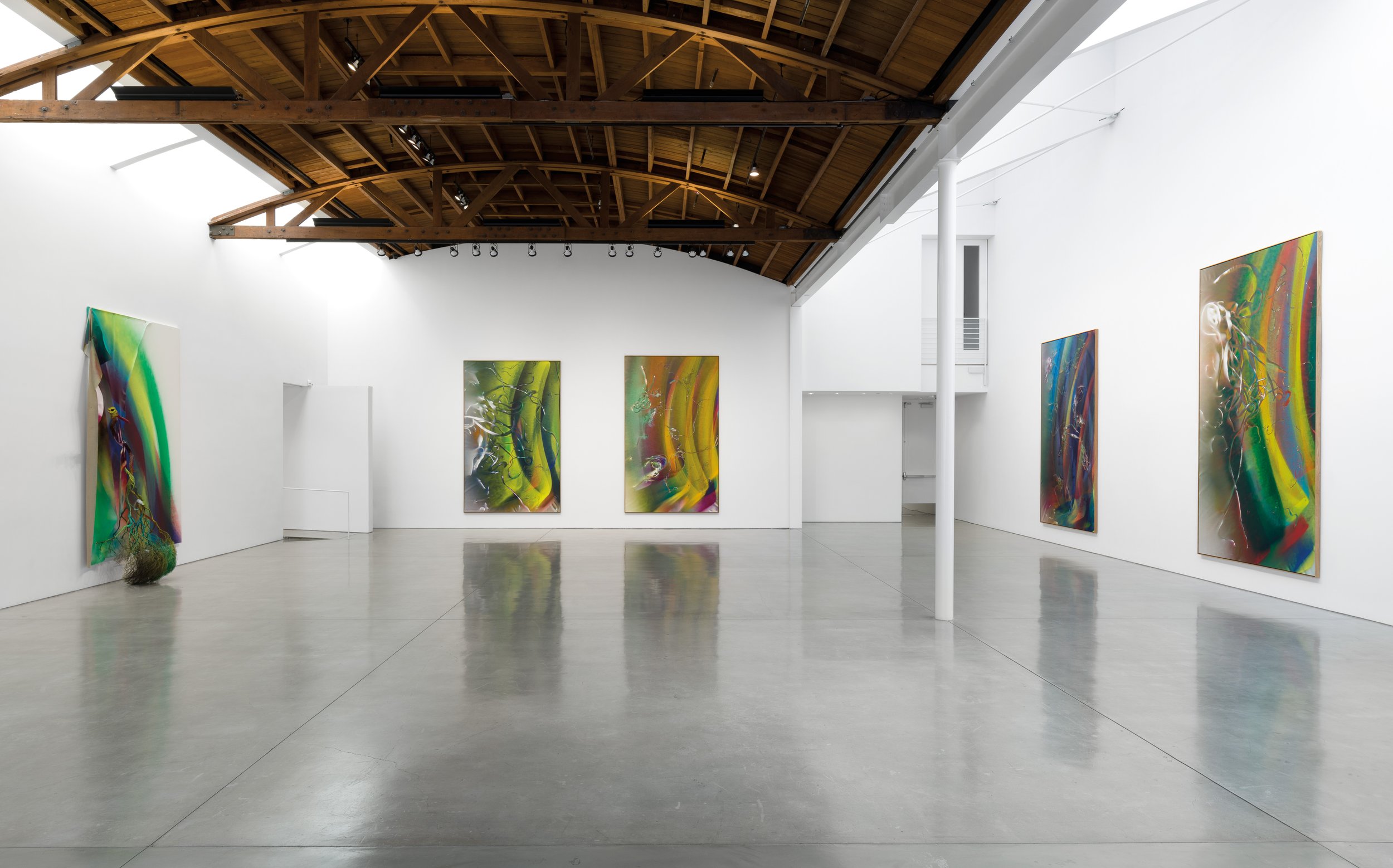  Katharina Grosse,  Repetitions without Origin , installation view, 2021 © Katharina Grosse and VG Bild-Kunst, Bonn, photo by Jeff McLane, courtesy of the artist and Gagosian 
