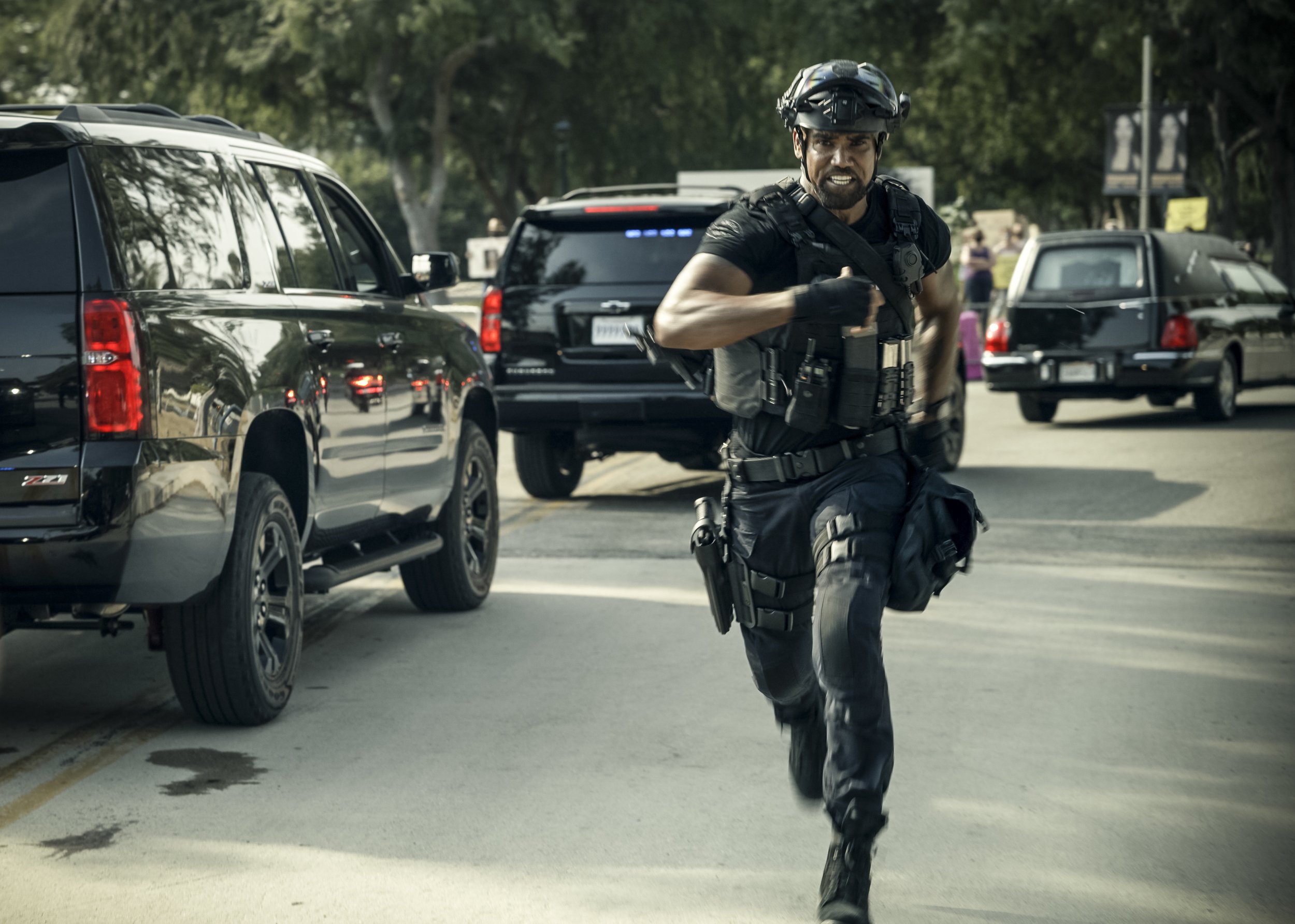  Moore plays a S.W.A.T. sergeant tasked to run a specialized tactical unit that is the last stop in law enforcement in Los An- geles on the CBS crime drama  S.W.A.T.  ( photo: Best Possible Screengrab/CBS 2020 CBS Broadcasting, Inc. All rights reserv