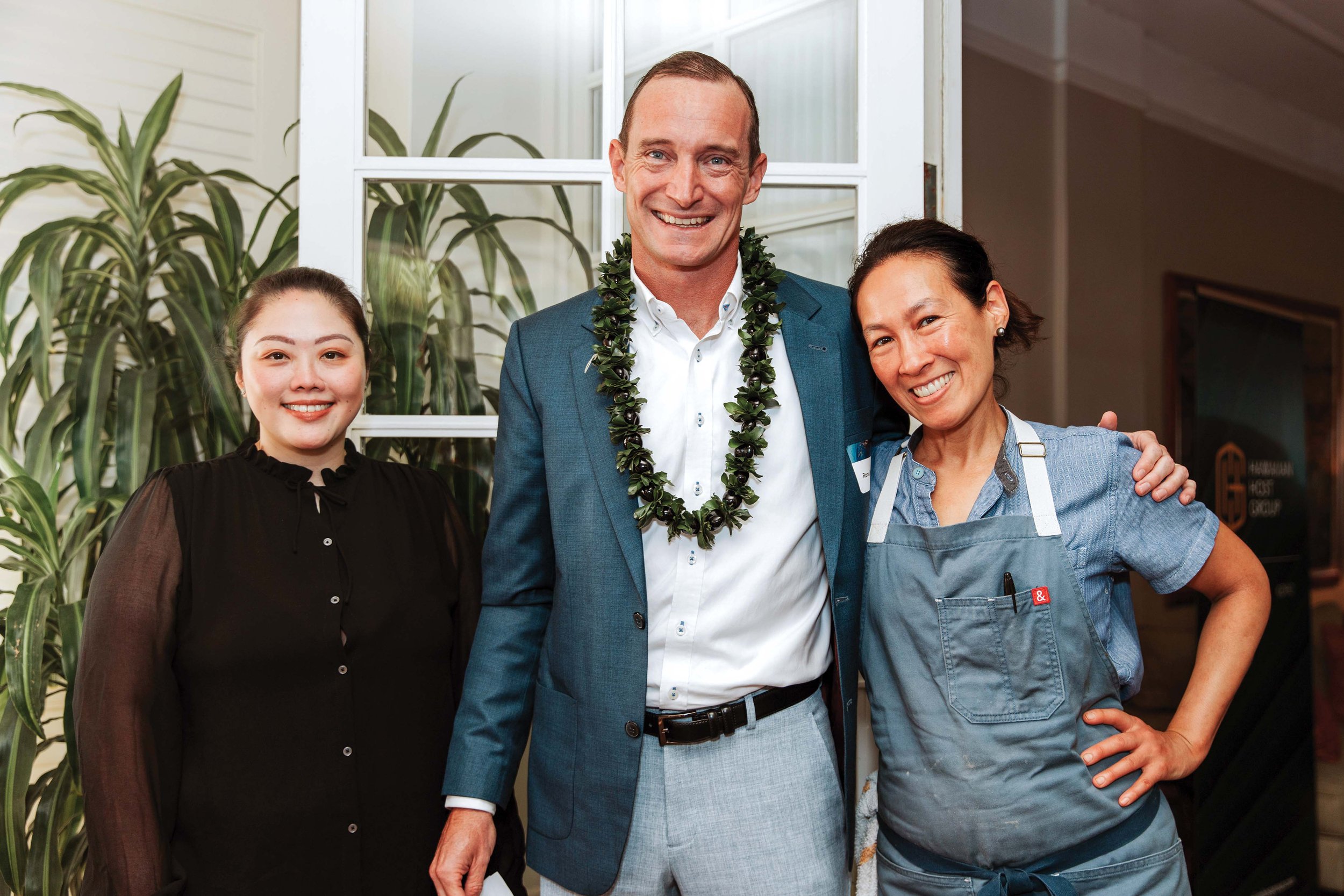  Chef Tippi Tambunting pictured with East-West Center Foundation Board of Directors Chair Raoul Magana and Chef Robynne Mai‘i of Fête during East-West Center’s Gala honoring Sen. Brian Schatz. 