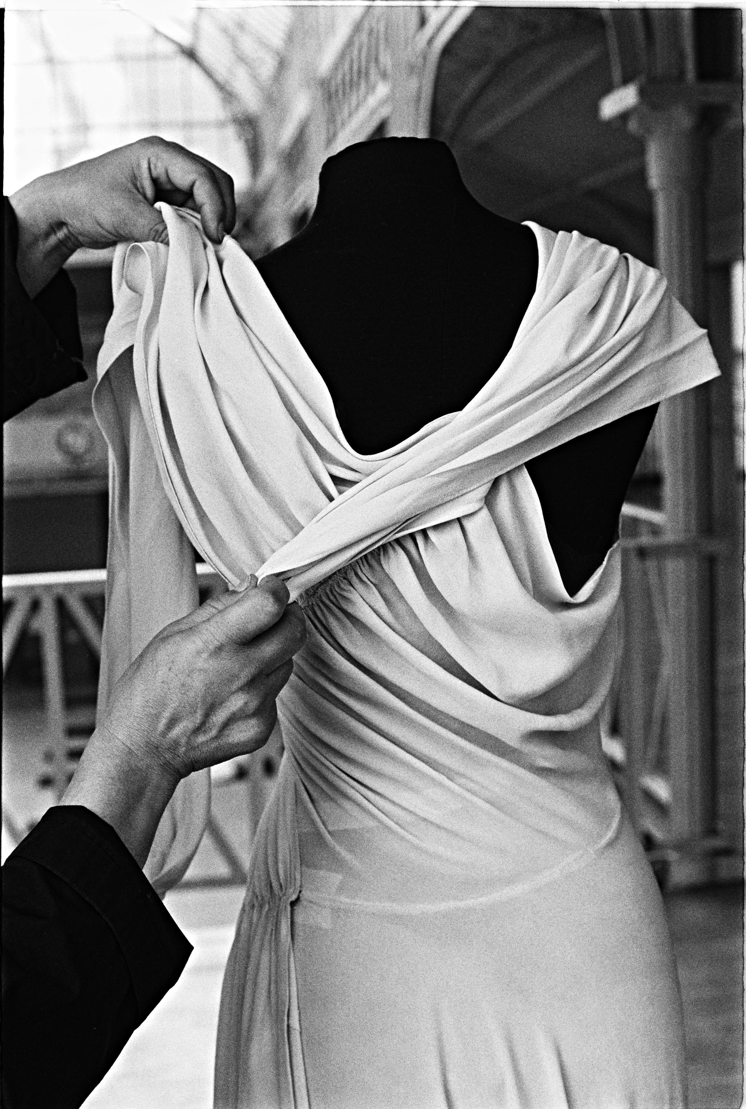  Charles James, robe du soir, haute couture, vers 1950 © Patricia Schwoerer /rgmparis, “Azzedine Alaïa, Couturier Collectionneur”   Courtesy Palais Galliera  