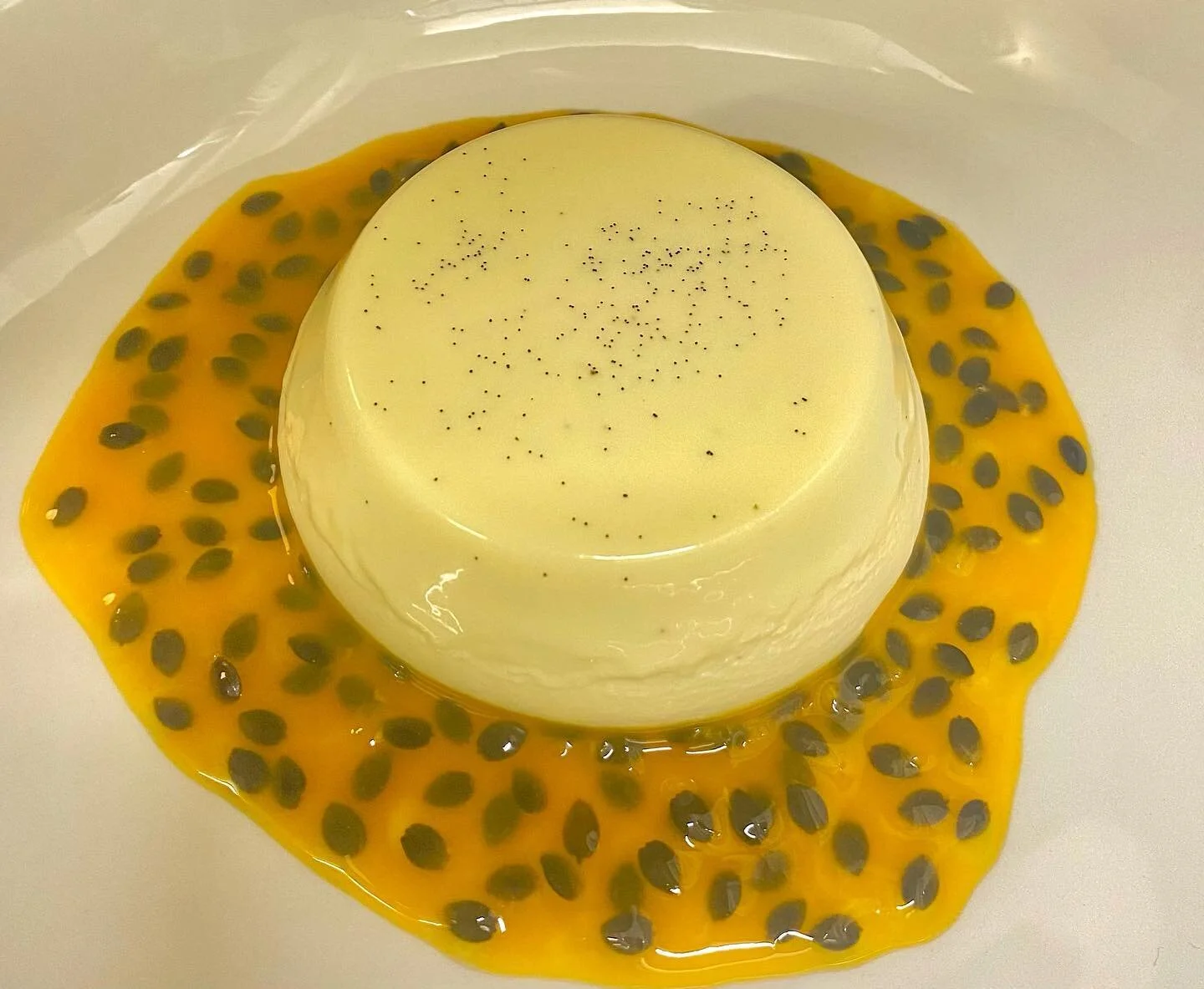 Summer on a plate! White chocolate panna cotta with passionfruit ❣️

We&rsquo;ve had some tables become available this evening due to some cancellations - so if you&rsquo;d like to enjoy one last night of calm before we fling the doors open to Melbou