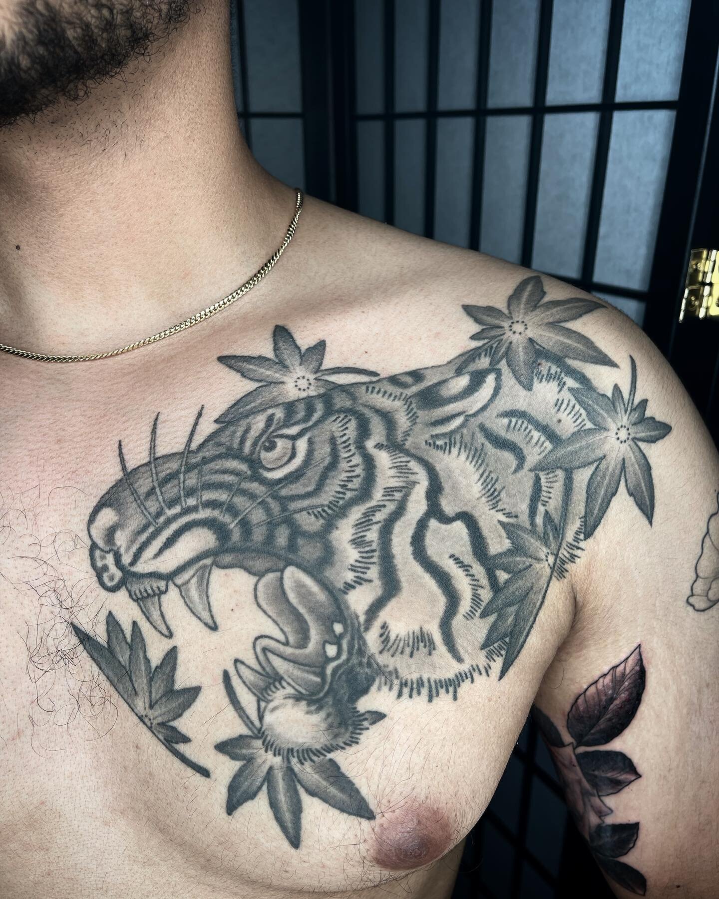 Raaaawwwr

Healed tiger and maple leaves 

#japanesetattoo #chesttattoo #tattoosformen #tigertattoo #papercranestudio #longbeachtattooartist #socaltattooartist  #longbeachart #downtownlongbeach