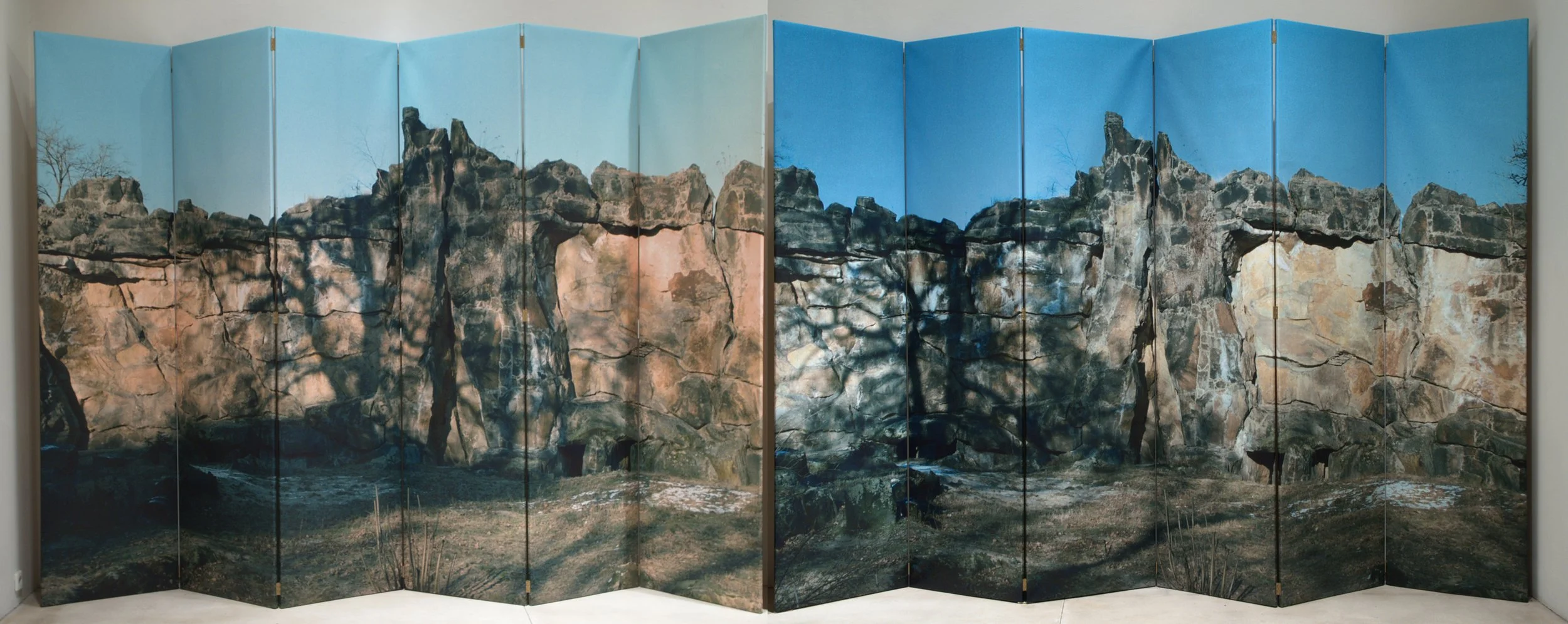 Mark Wallinger, Painting the Divide (Berlin), 2005. Detail 2.jpg