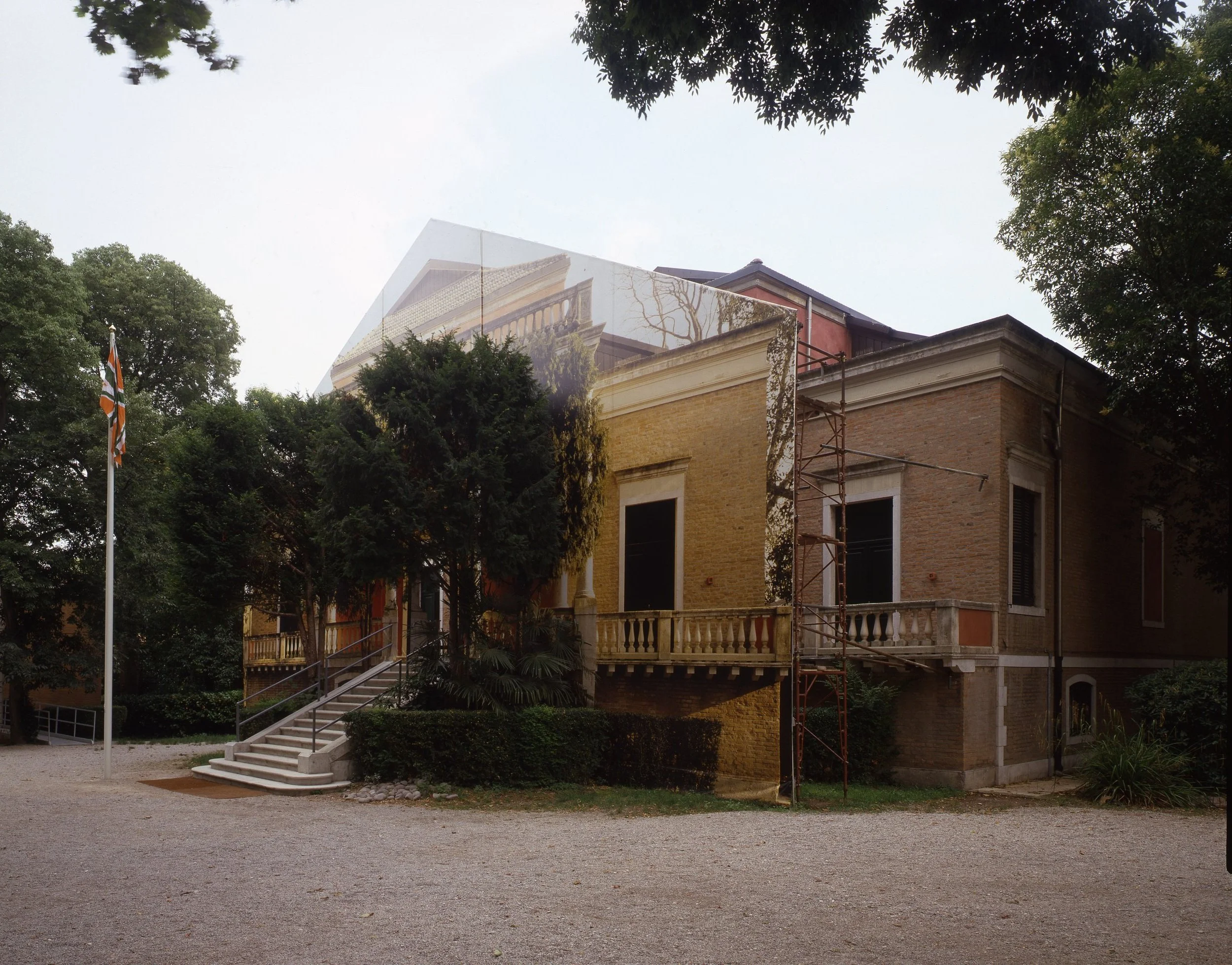 Mark Wallinger, Facade, 2001, exhibition view, Venice Biennale, 2001 (1).jpg