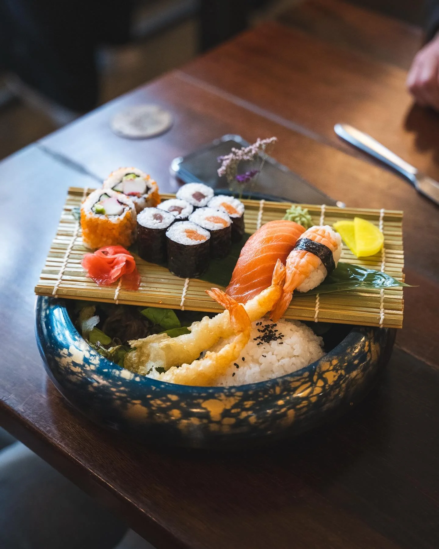 @ciscoespanasian Bento Boxes

🍱 Non-Vegan Bento (&pound;16)
Miso soup, steamed rice, salmon &amp; prawn nigiri, California roll, salmon &amp; tuna hosomaki, plus tempura prawn.

🍱 Vegan Bento (&pound;15)
Miso soup, steamed rice, avocado &amp; peppe