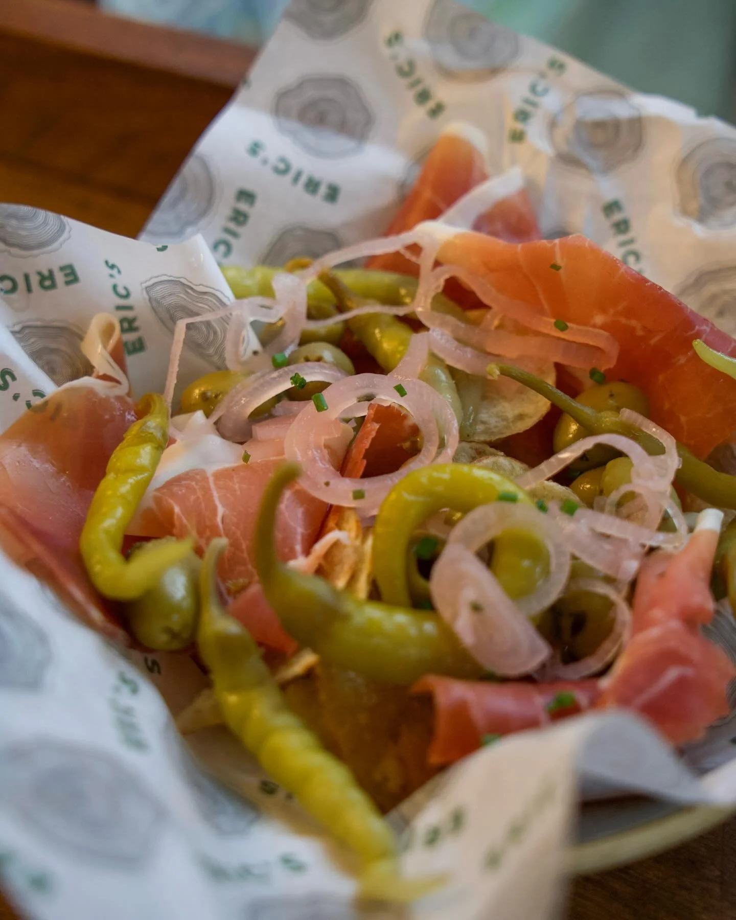 New snacks from @erics__pizza!

🥦 Balsamic-glazed broccoli with smoked yoghurt and pine nuts

🥔 Crisp potatoes served with Serrano ham, olives and pickles.

Designed for sharing, perfect alongside a drink, or with a pizza.

#Norwich
#NorwichFood
#N