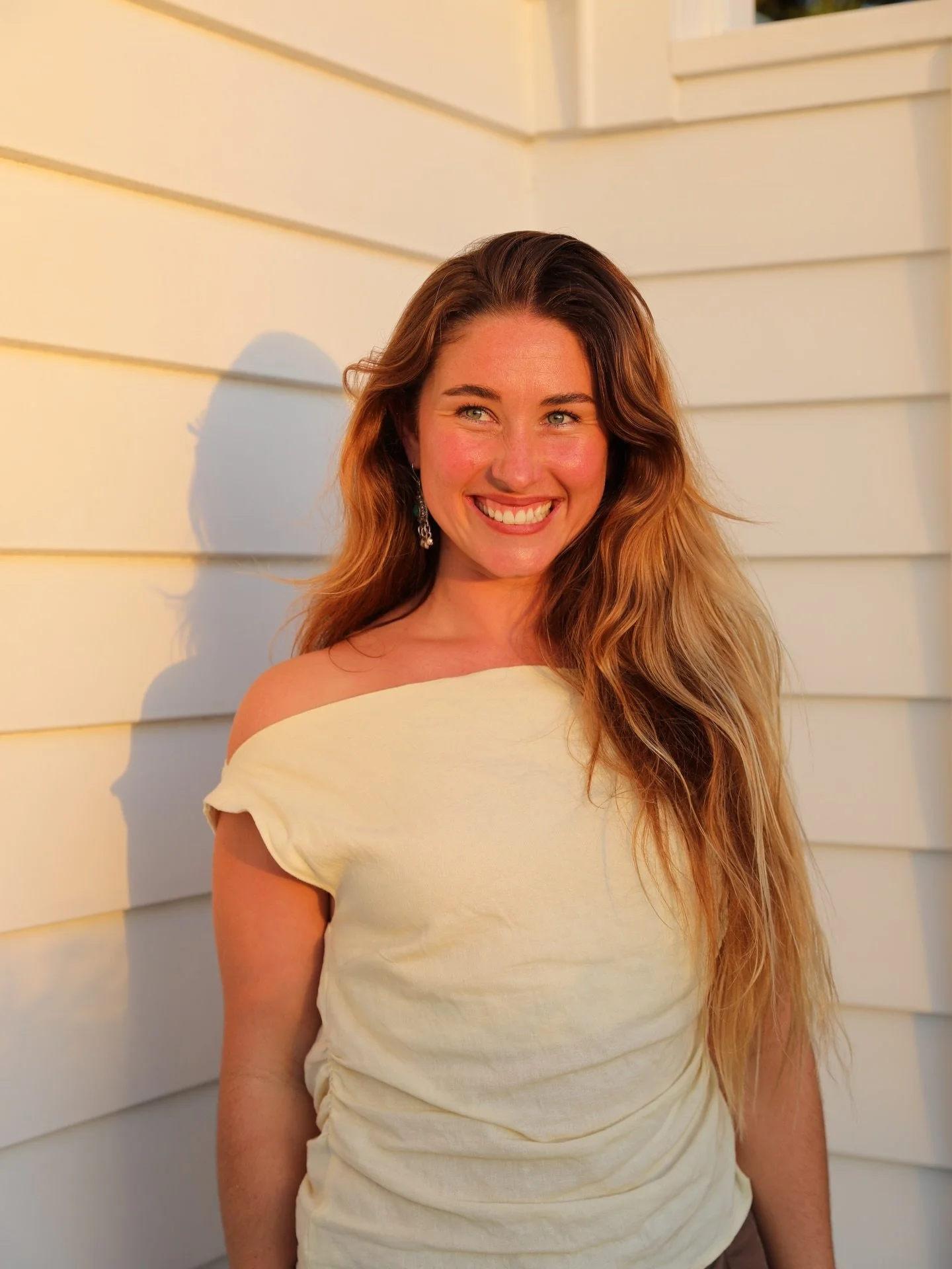 Hi, I&rsquo;m Emily 🤍
I&rsquo;m an Accredited Fertility Educator with Natural Fertility NZ and a Registered Midwife based in New Zealand. 
I spend my days teaching women how to actually understand their cycles. No guessing. No relying on apps. No be