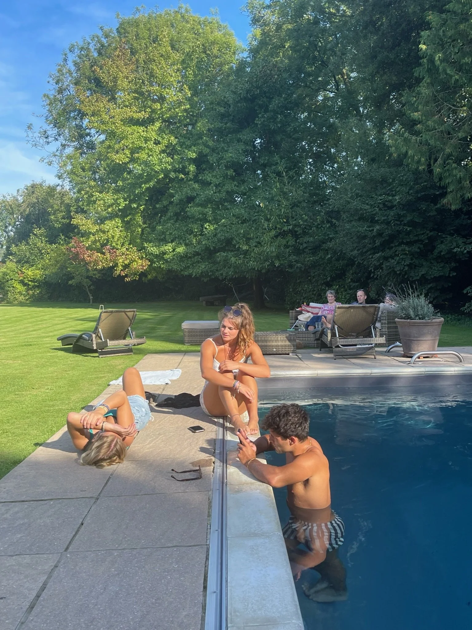 Bridge House Somerset - Relaxing by Pool at Bridge House