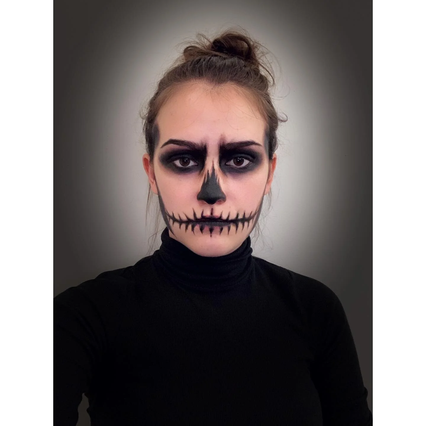 One of my favorite Halloween looks I&rsquo;ve ever done, and also one of the comfiest. This was done with @mehronmakeup water based face paint and set with a black eyeshadow around areas that had a lot of movement (i.e. mouth, eyes, nose)