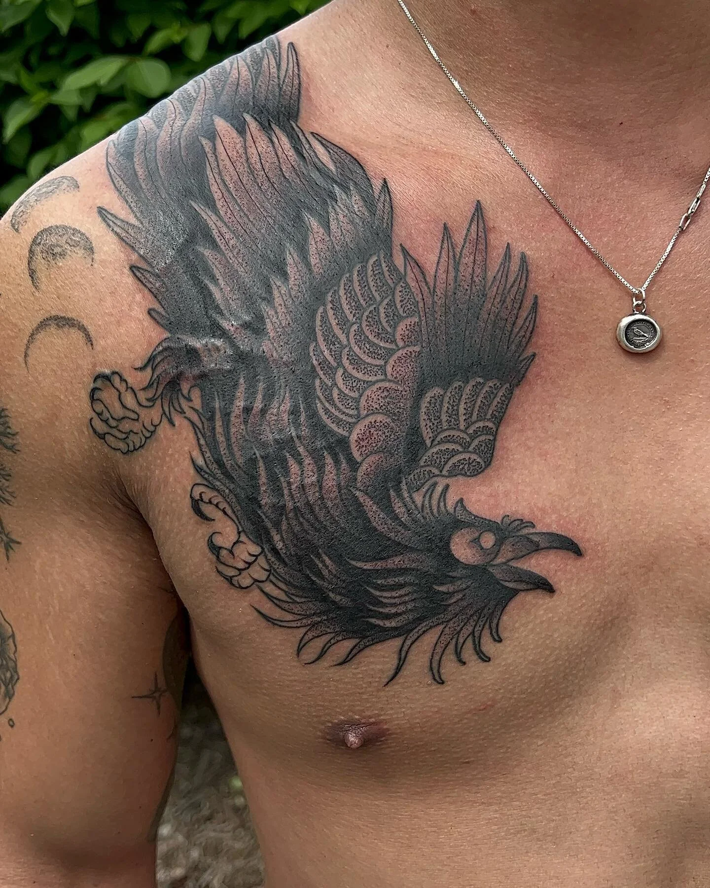 Raven came out *perfect*. Two sessions, a few weeks apart. The anticipation was absolutely killing me. Much love, @entertherabbithole @americandreamtattoonj 

#tattoo #blackwork #blackandgreytattoo #raven #caw