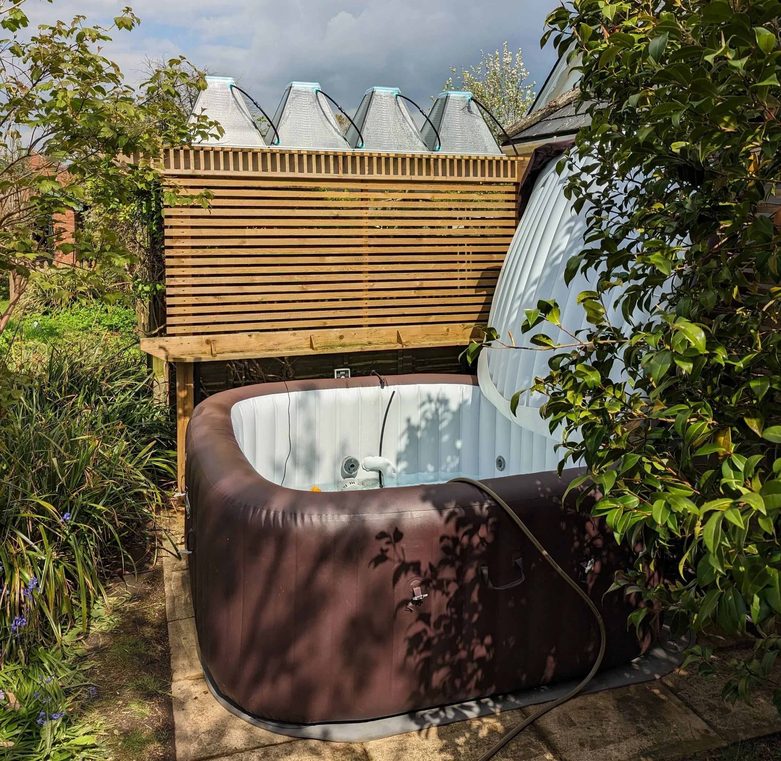 How to heat your hot tub using solar energy — SolarisKit