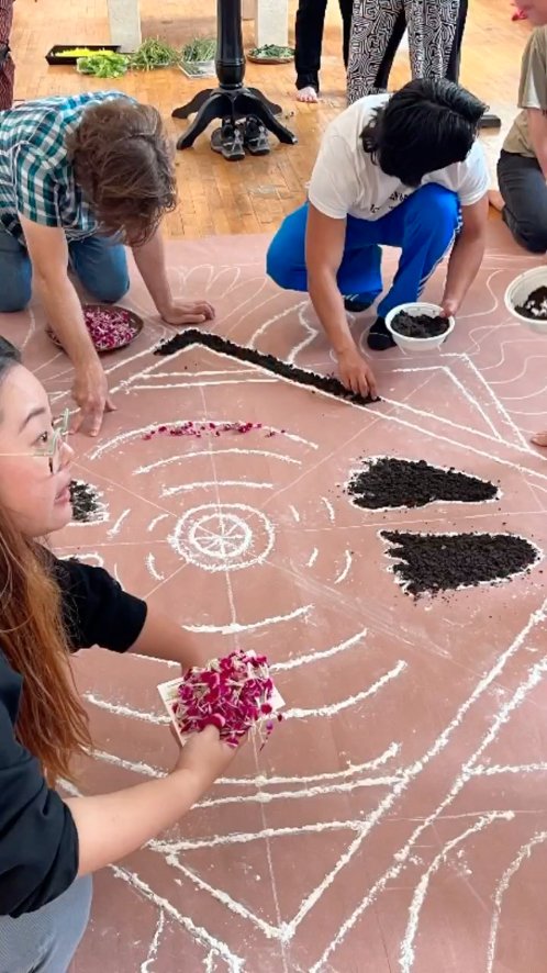 Rangoli workshop_042824_09.jpg