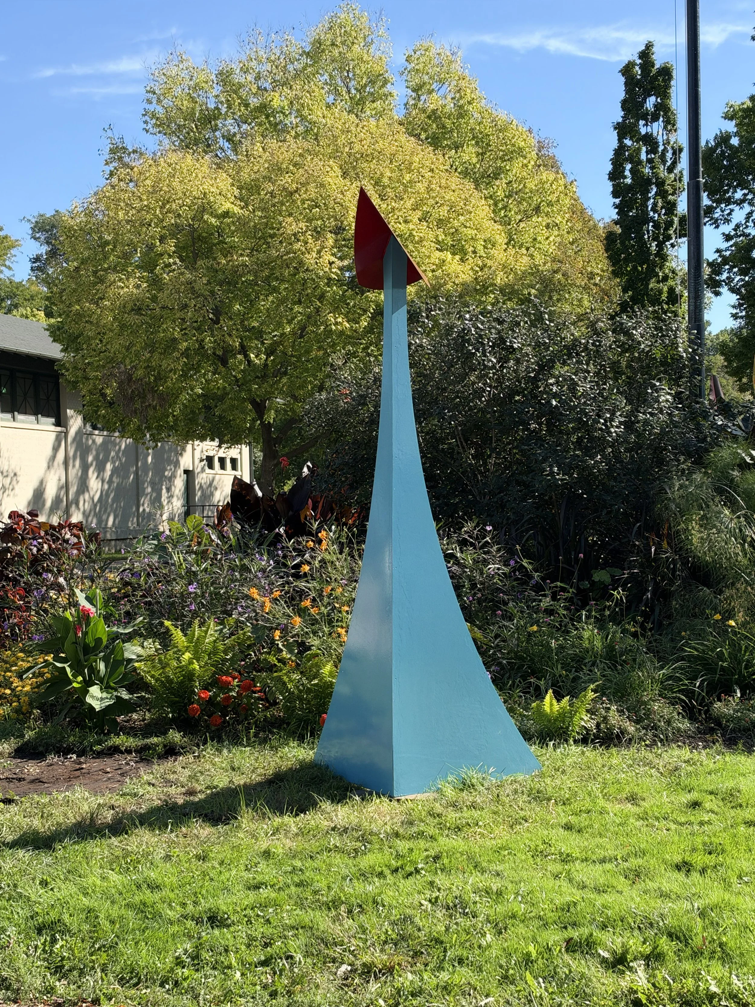 Palmer Park: "Cardinal (for Lynn)" bu Suzanne Knecht, Recycled industrial steel, painted, 11 x 4 x 4 ft.