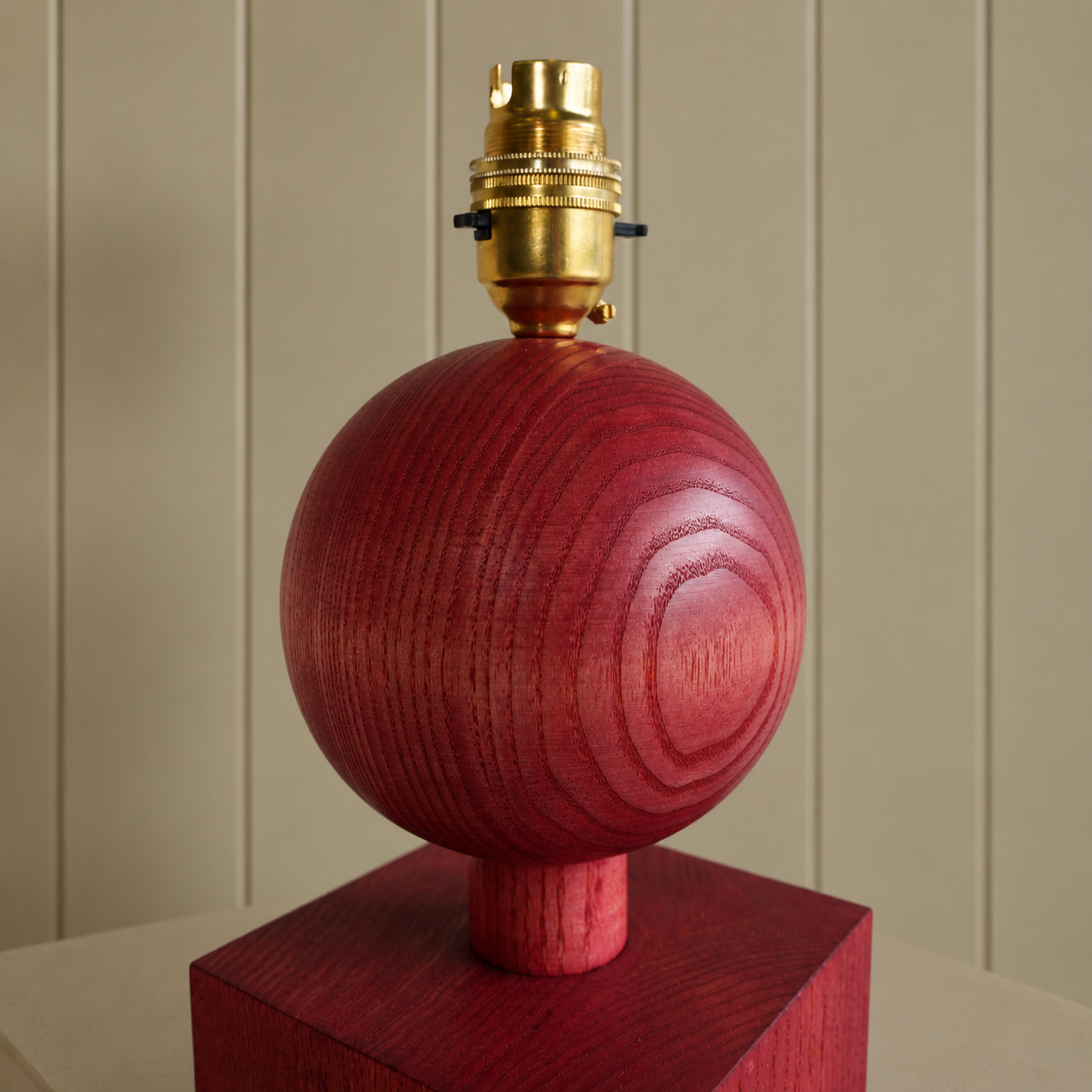 Mahogany Sphere Lamp on Pedestal.png