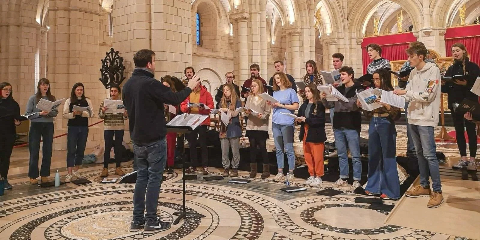 Choir+rehearsing+2.jpg
