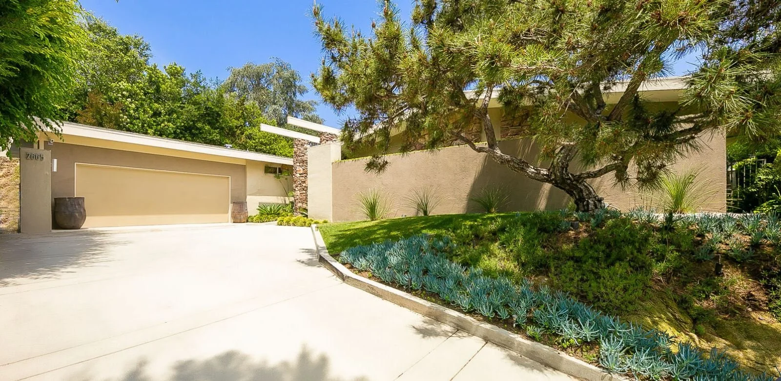 MID CENTURY HOUSE FRONT.JPG