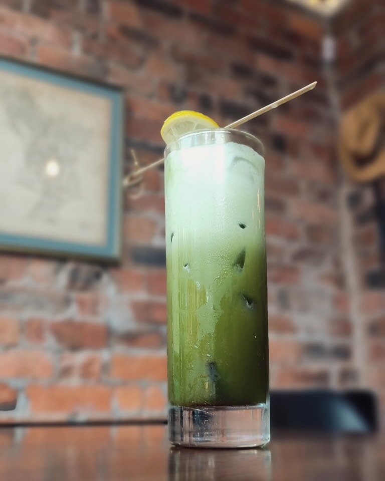 Matcha Gin Sour | Spring Special 🍵🍋

We love incorporating our caf&eacute;'s ingredients into fresh &amp; exciting cocktails! 🌼

Japanese Green Tea | Gin | Lemon Juice | Peach Liqueur 🍑

Open Wed-Sun 

🍵 @blendsmiths

#matcha #ginsour #cocktails