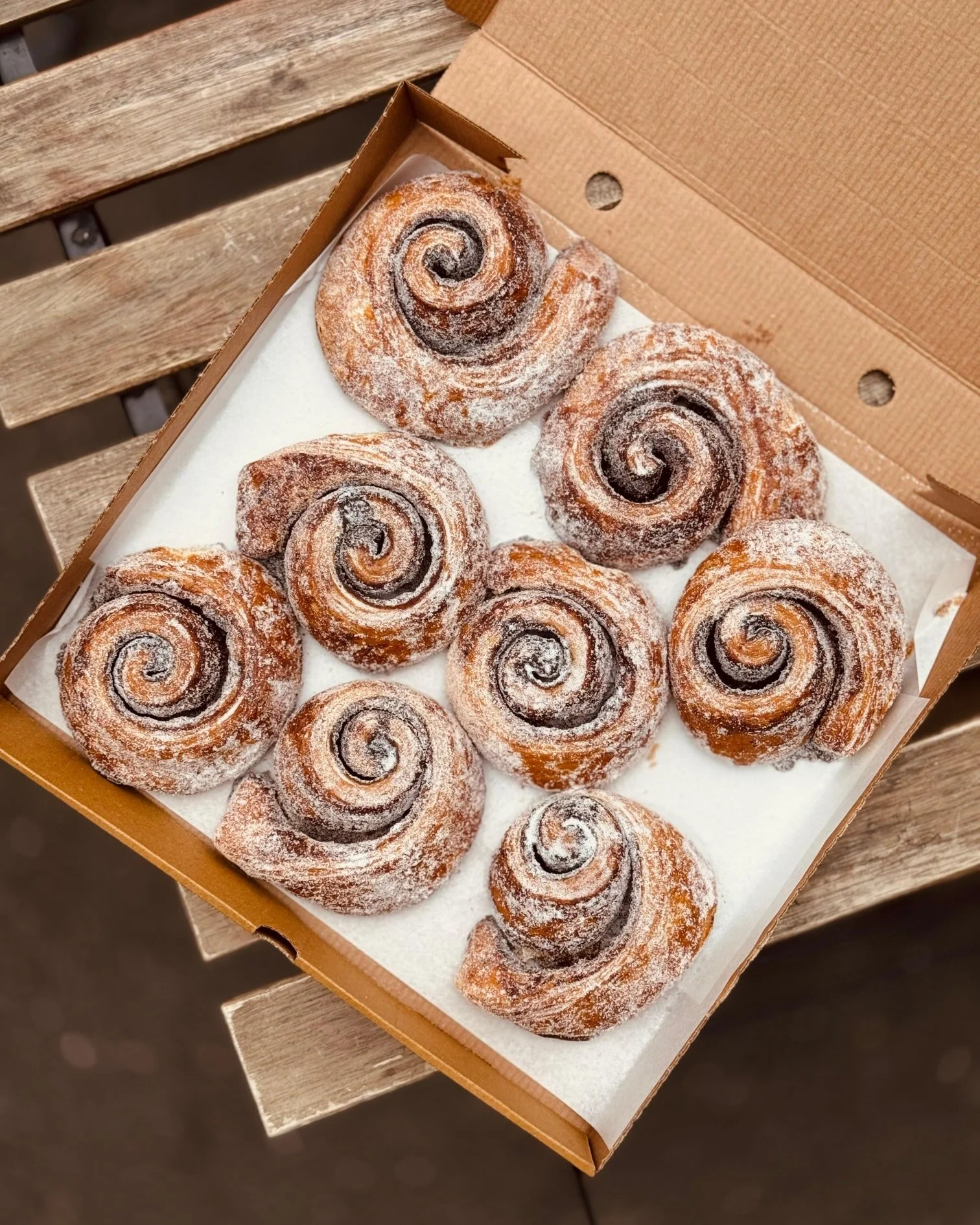 Join us for locally baked pastries, cakes & locally roasted coffee ๐
These Cinnamon Swirls from @pig_and_pepper_buxton are certainly a morning favourite ๐๐ผ
Open from 9am โ๐ฅ๐ฉ
Lunch 12pm - 4pm ๐ฅช๐ง๐บ
Charcuterie & Sharing Boards from 5pm