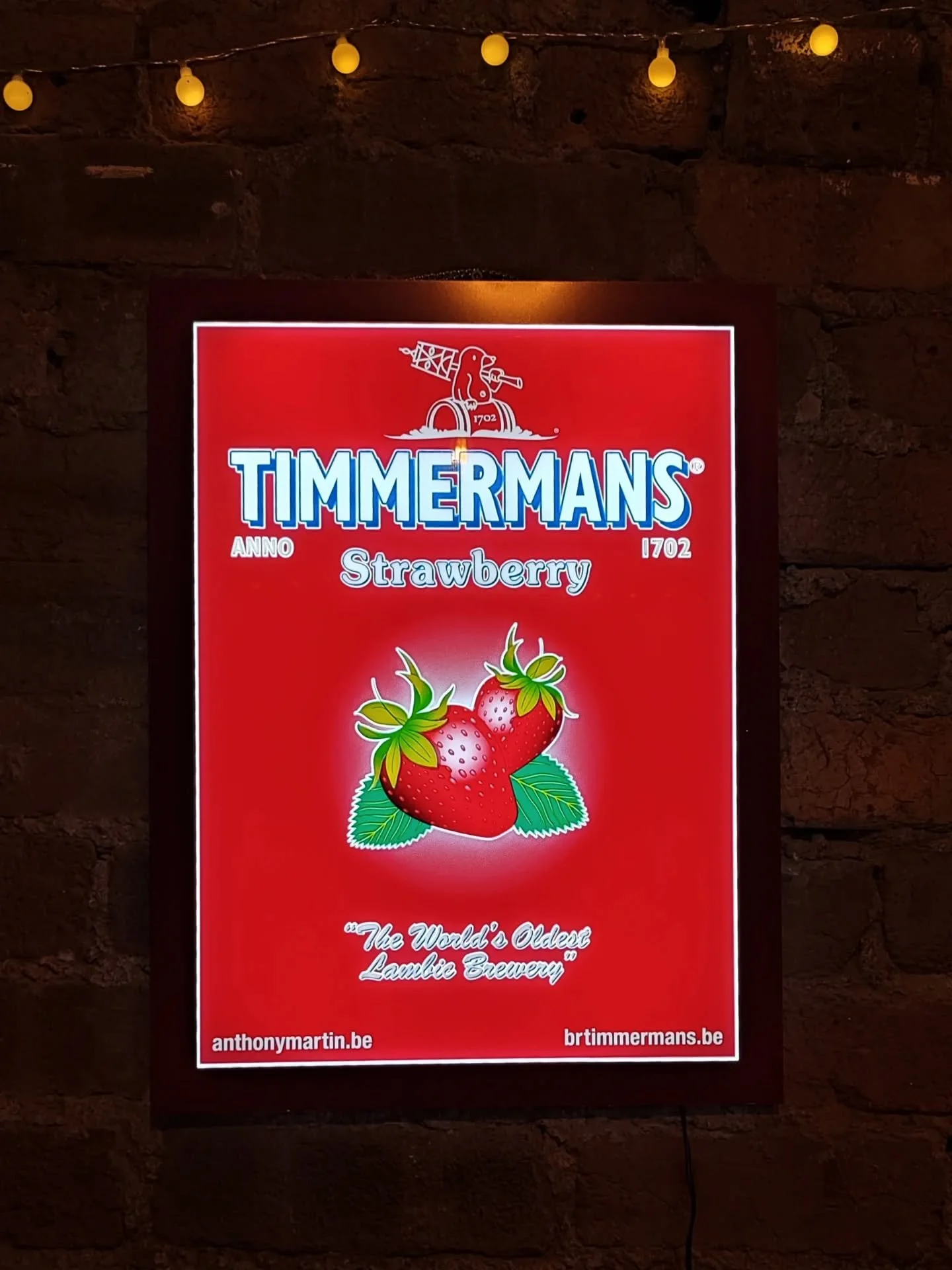 ๐ Now pouring Timmermans Strawberry Lambic ๐
We received a lovely neon sign from the brewery, so thought it would be rude not to get a keg in ๐ป
You are always asking about strawberry beers so now is your chance to sip away the last of the sunshi
