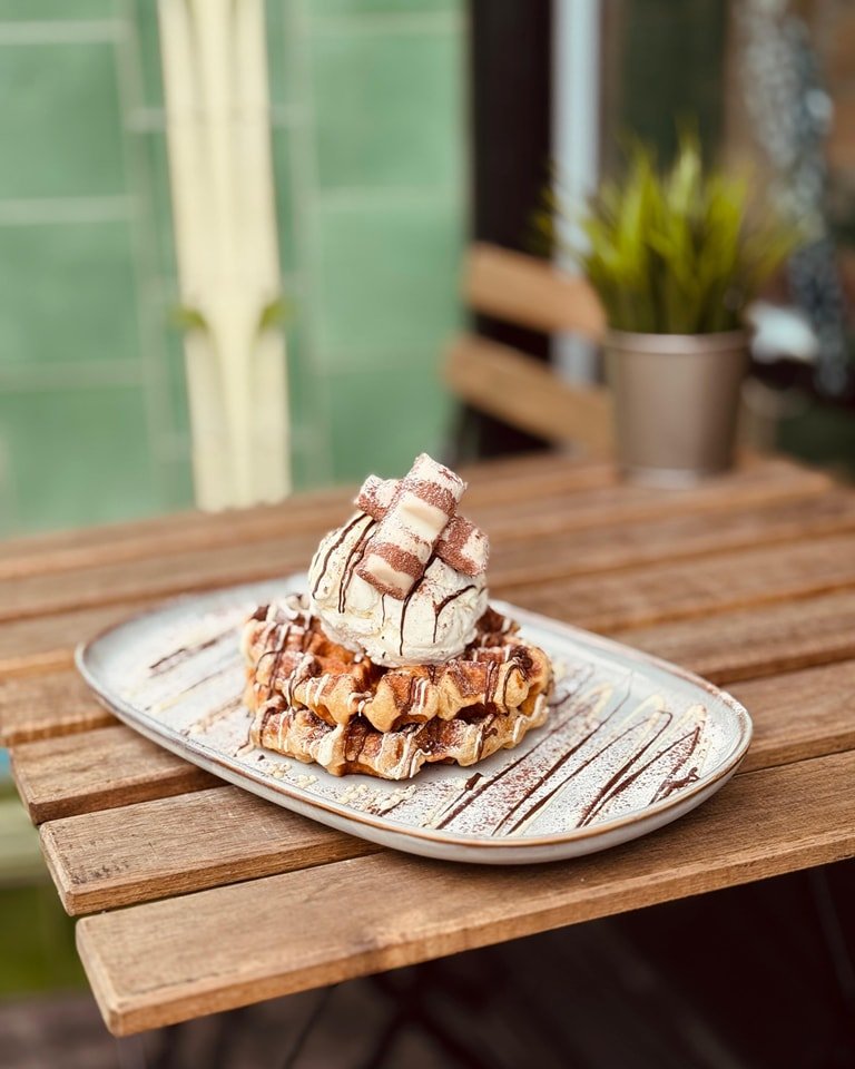 ๐ซ Kinder Bueno Chocolate Waffle ๐ซ
Did we forget to mention our tasty NEW waffle choice... well now you know ๐คญ
It's any 2 for £14 Wed-Fri so bring a friend or three ๐๐‍โ๏ธ๐‍โ๏ธ
Waffles are served from 12pm Wed-Sun ๐ง