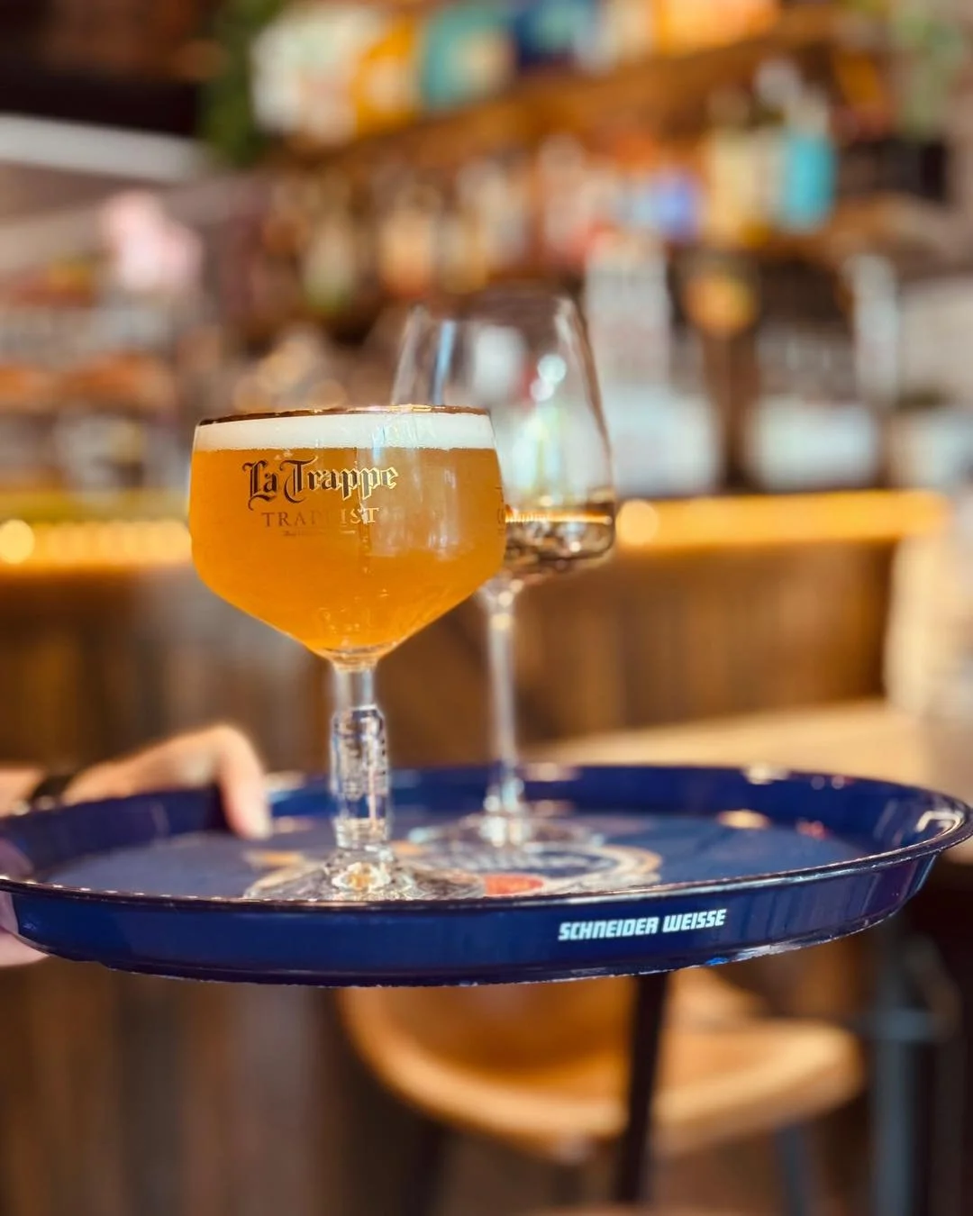 ๐ป Now On Tap - La Trappe Witte Trappist ๐ป
 
The first Trappist white (wheat) ale in the world ๐
Aroma - lightly sour, fresh wheat malt, floral, spicy (pepper & cloves), fruity hops (citrus, peach, apricot).
Colour - light cloudy blonde, stab