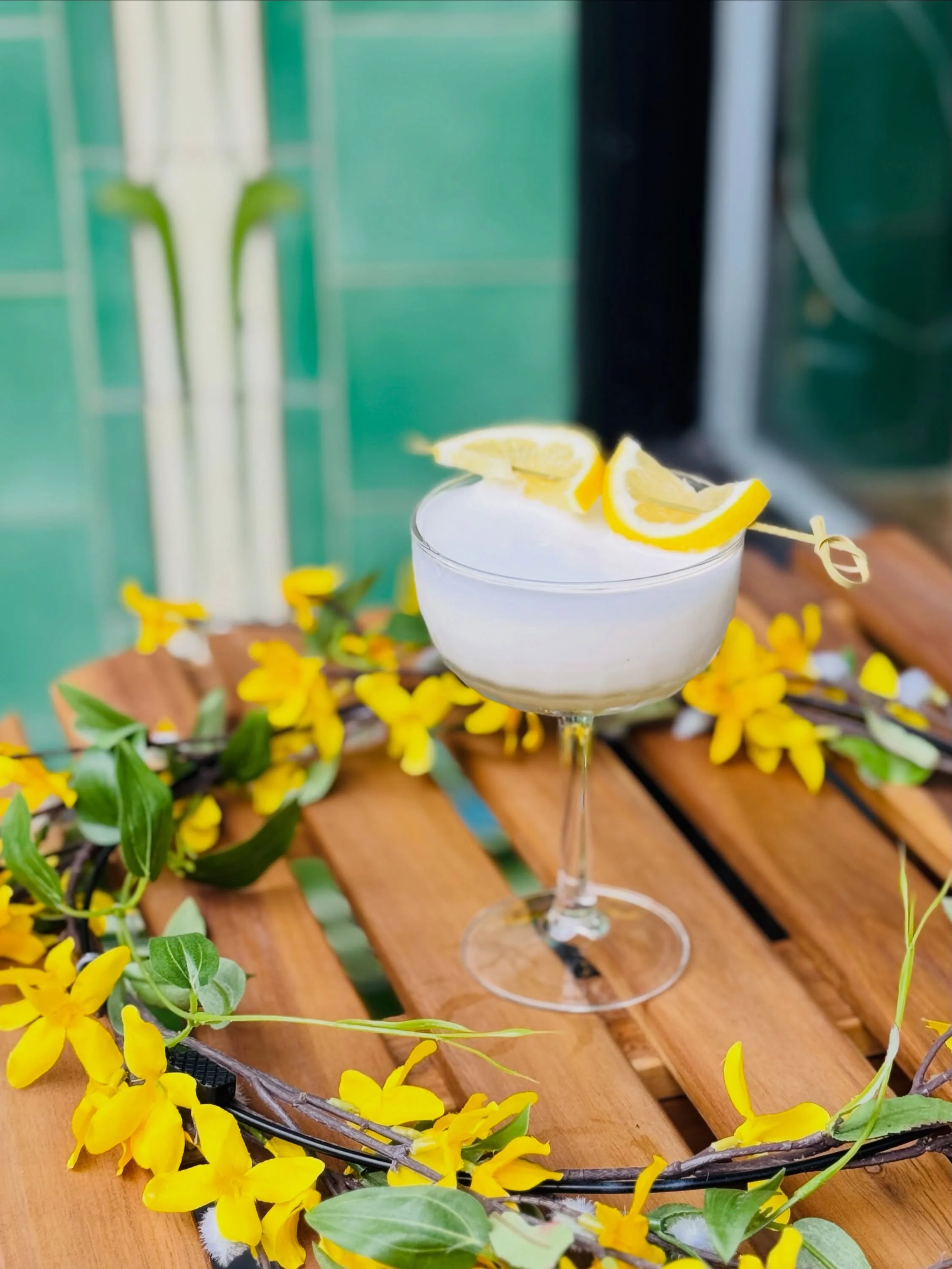 🍸 2 FOR &pound;16 COCKTAILS 🍸

All our unique cocktails use the best spirits and fresh ingredients for your enjoyment 🫶🏼

So grab a friend and indulge in our tasty cocktail deal Wednesday-Friday | 12pm-9pm 🍾

Featured: Citron Meringue 
Ketel Cit