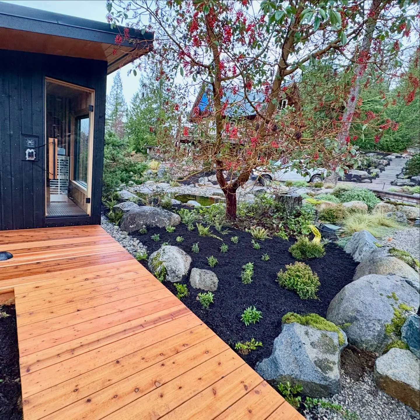 Last season, we had the pleasure of transforming this stunning coastal property.

This project was all about blending modern, functional features with the raw beauty of the existing landscape.

Swipe to see the before 📸

@johnmintydesign 
@island_sa