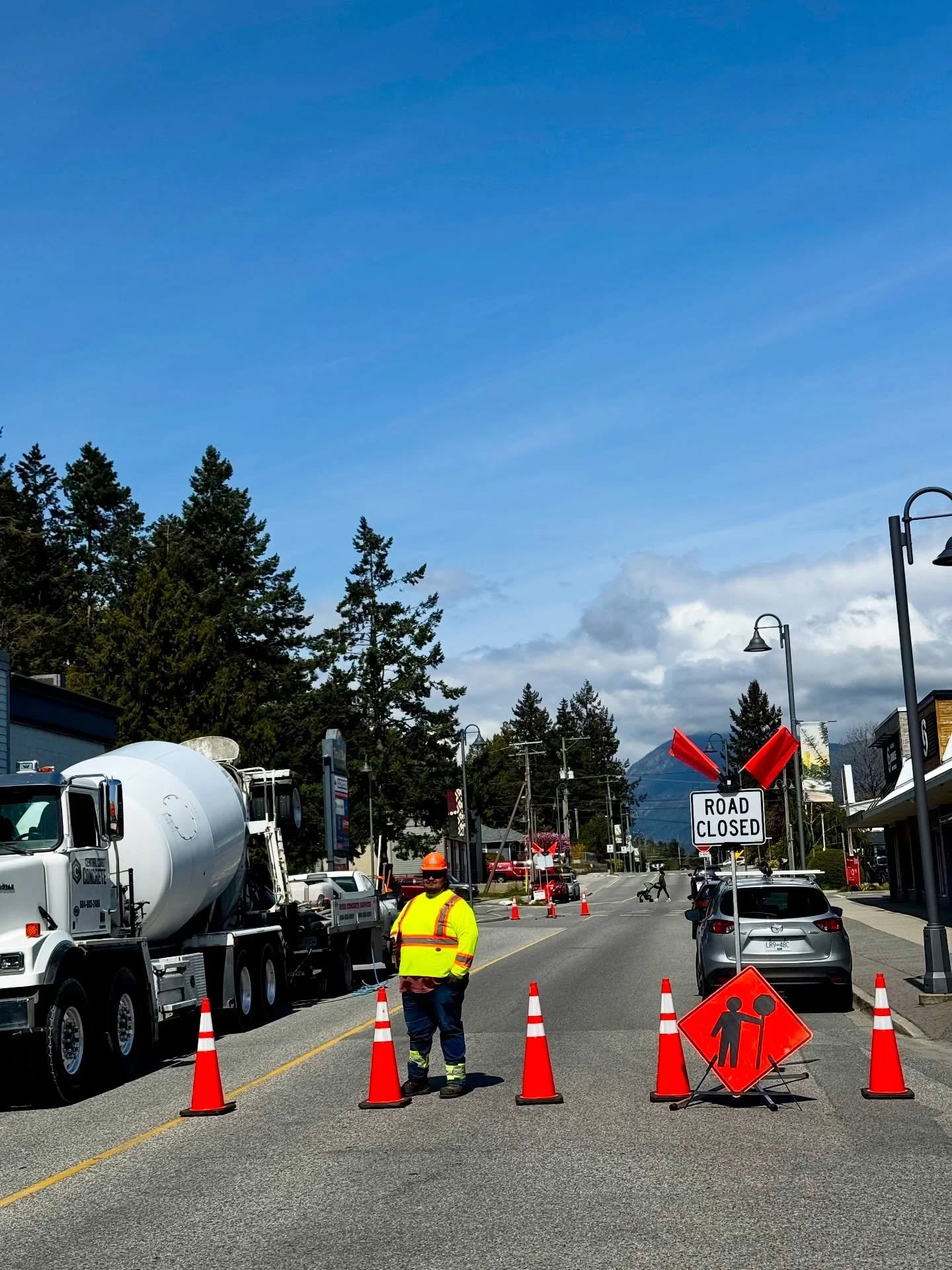 A massive shoutout to our traffic control team! Keeping the community safe is always our top priority, and we couldn&rsquo;t do it without our incredible flaggers managing the flow.

We appreciate you!

#HumanNatureLandscapes #TrafficControl #TeamApp