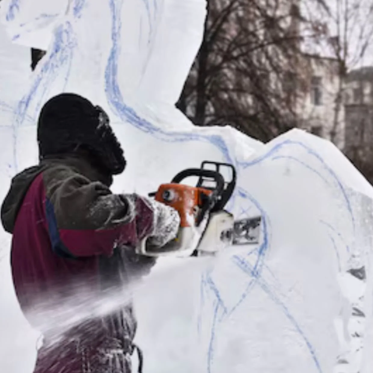 The only resolution that matters: more Huddle days 🍻 Open 1&ndash;6 with live music by Fuzzy from 2&ndash;5 and the Ice Bar ready to roll ❄️🎶