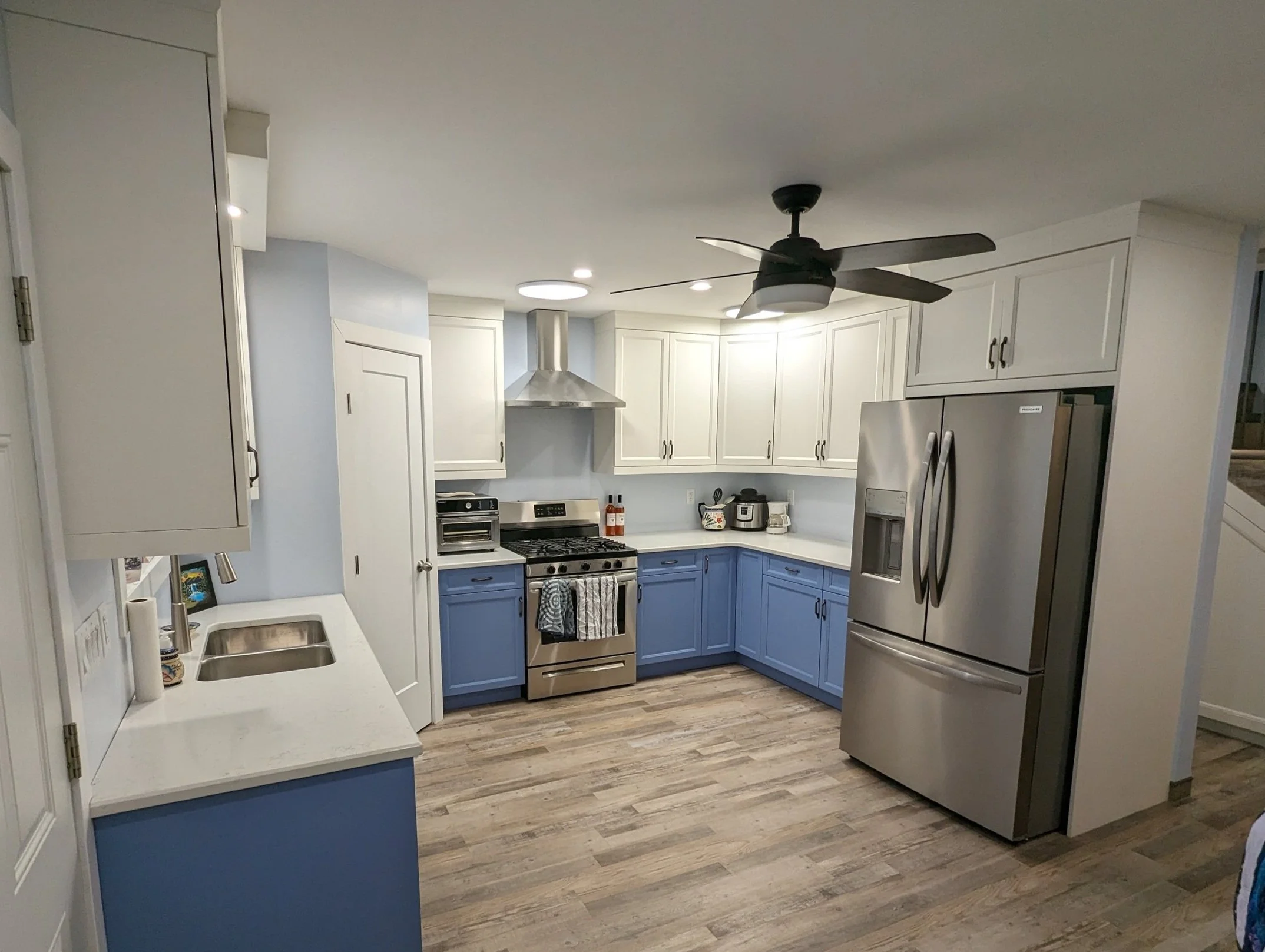 Custom Kitchen 
-Lacquer Finish
-Maple doors/drawers
-High quality plywood drawers with soft close undermount slides