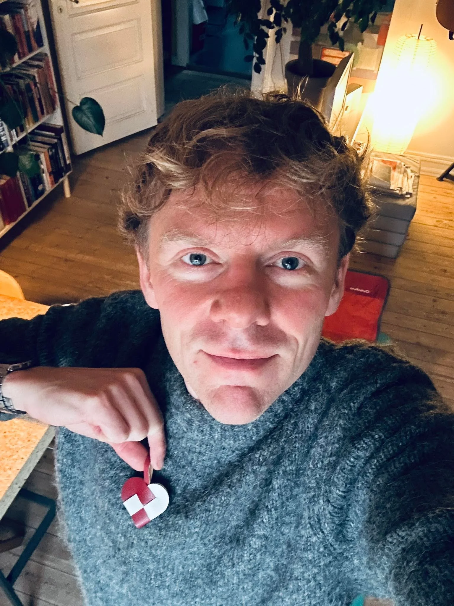 ✨ Juletiden n&aelig;rmer sig og det er koldt og man m&aring; spille sig varm 🥰 Jeg har f&oslash;lgende fire koncerter med egne bands og sangstemme 🌲 

Onsdag 10.12 Acoustic Lounge @ 
Kirkeskibet i Sydhavn

L&oslash;rdag 13.12 Acoustic Lounge @ 
Gje